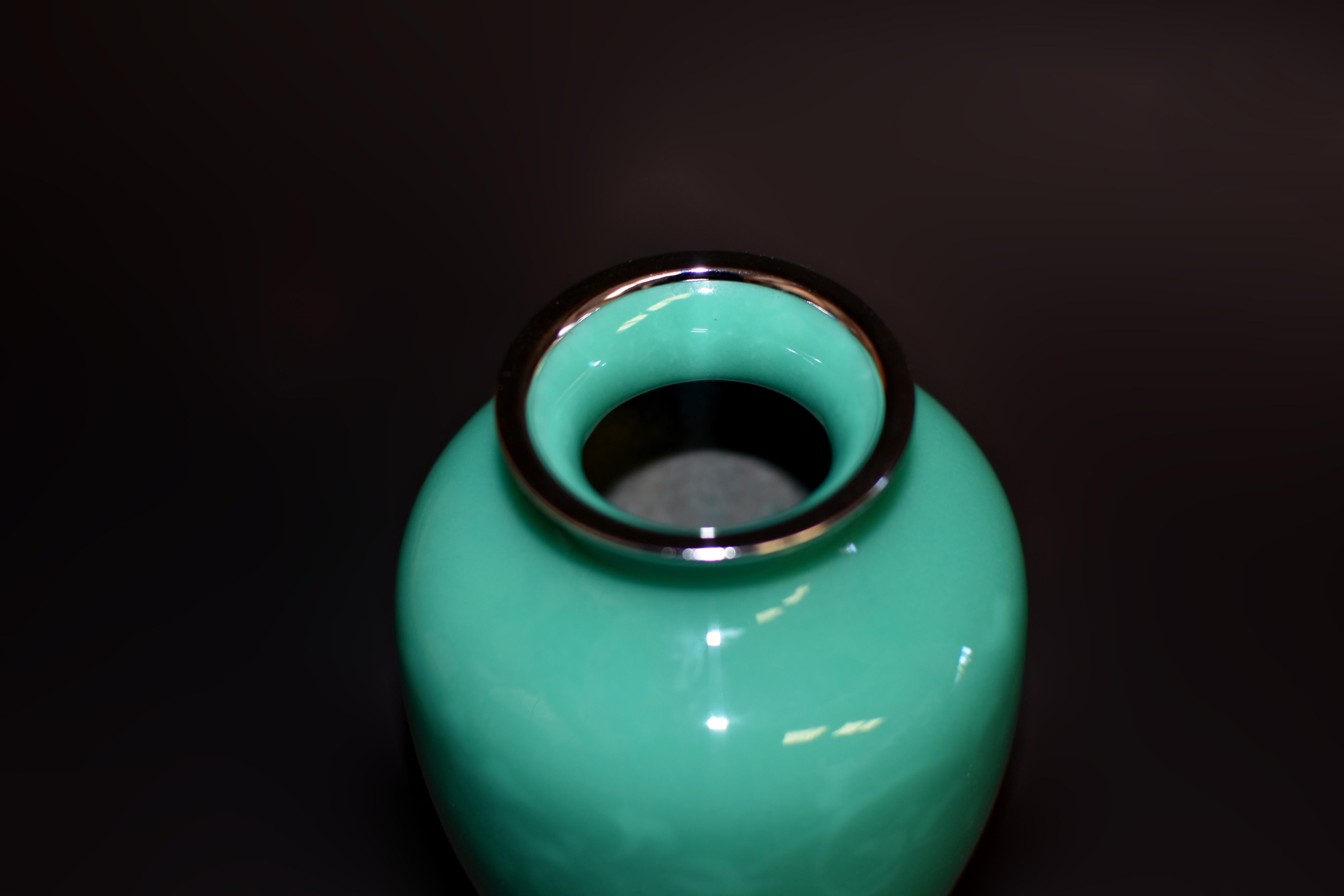 Vaso cloisonné a balaustro verde firmato Ando Jubei in vendita 4