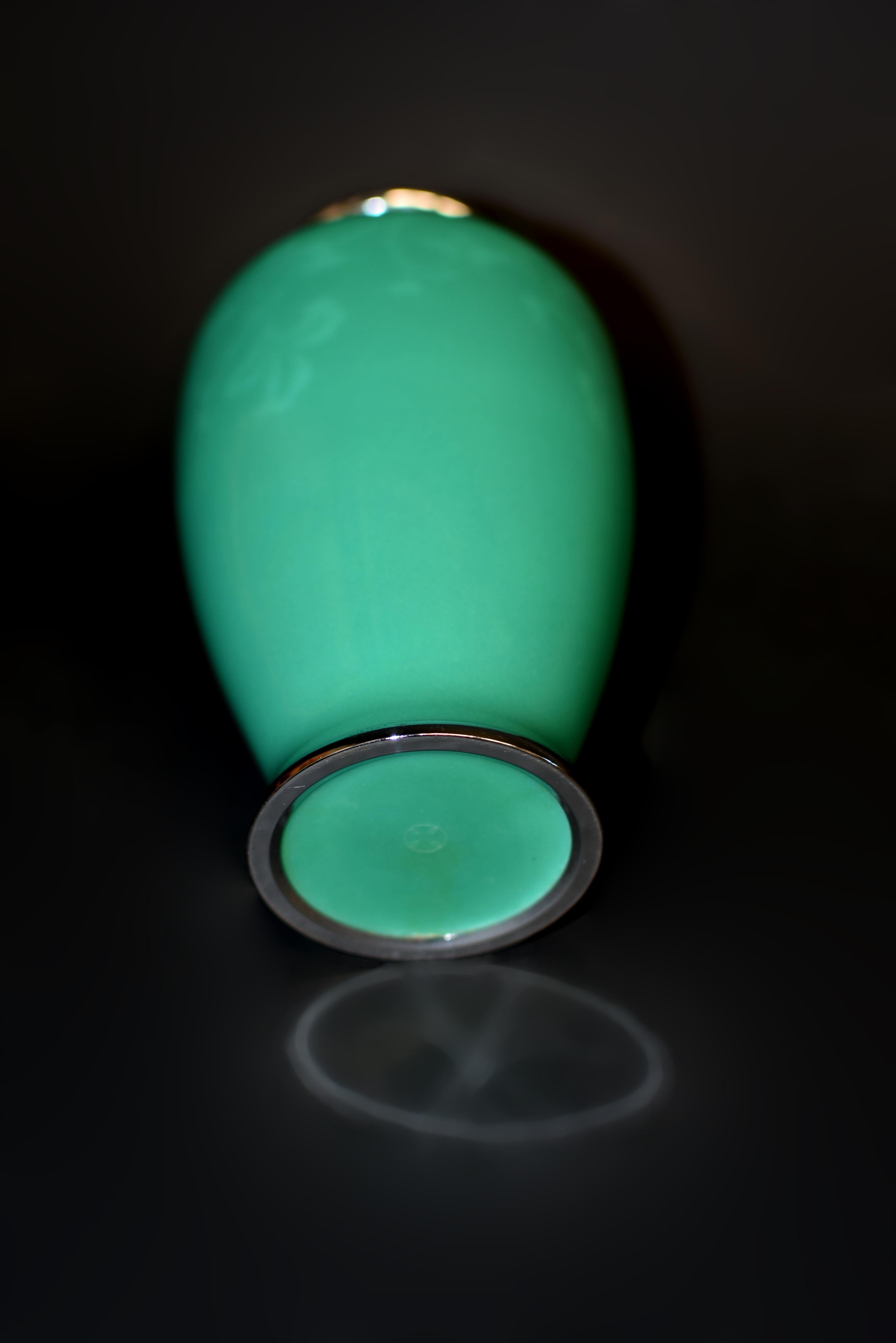 Vaso cloisonné a balaustro verde firmato Ando Jubei in vendita 5