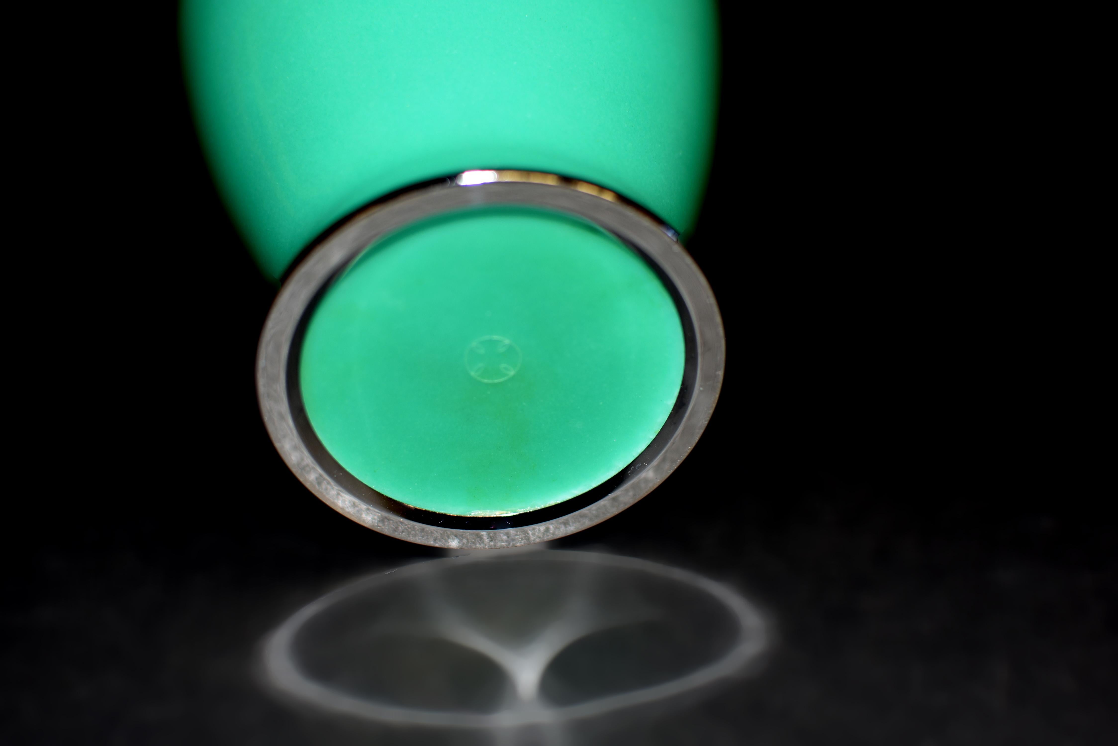 Vaso cloisonné a balaustro verde firmato Ando Jubei in vendita 6