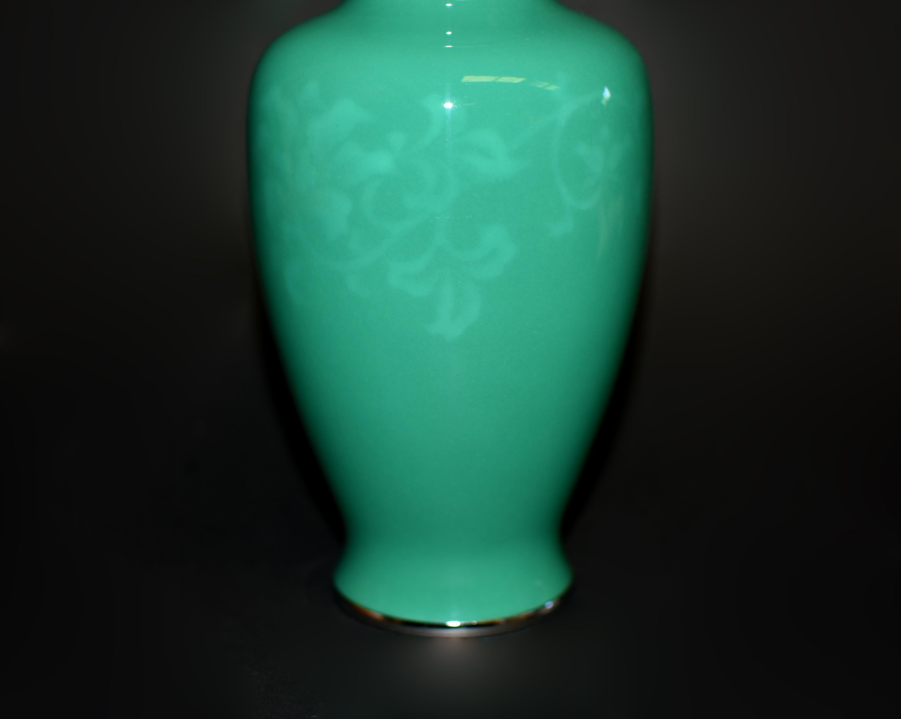 Giapponese Vaso cloisonné a balaustro verde firmato Ando Jubei in vendita