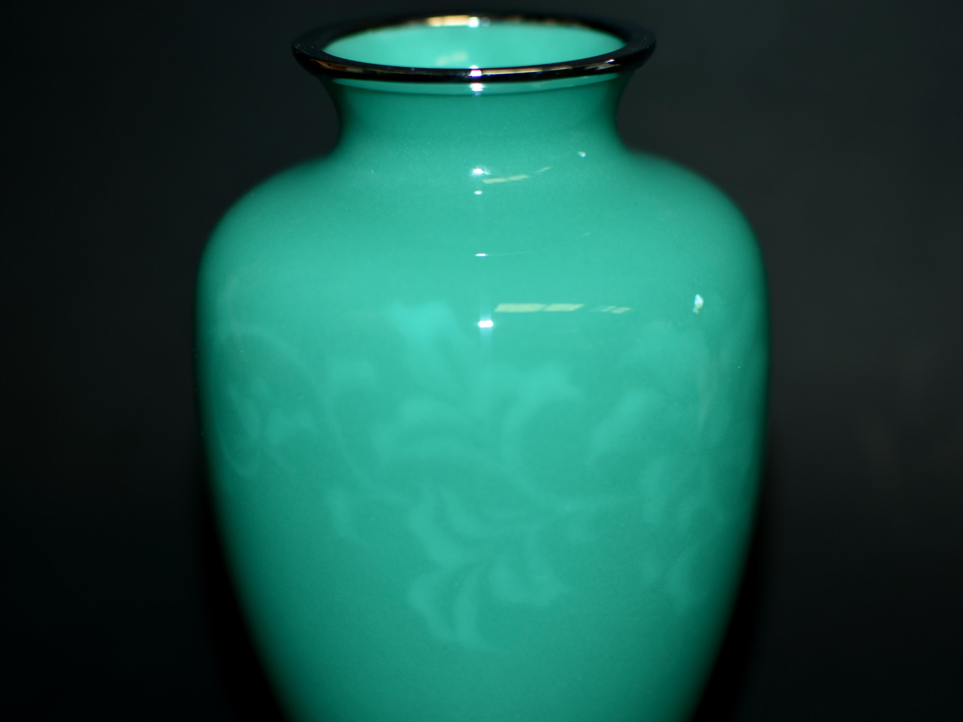 Cloisonné Vaso cloisonné a balaustro verde firmato Ando Jubei in vendita