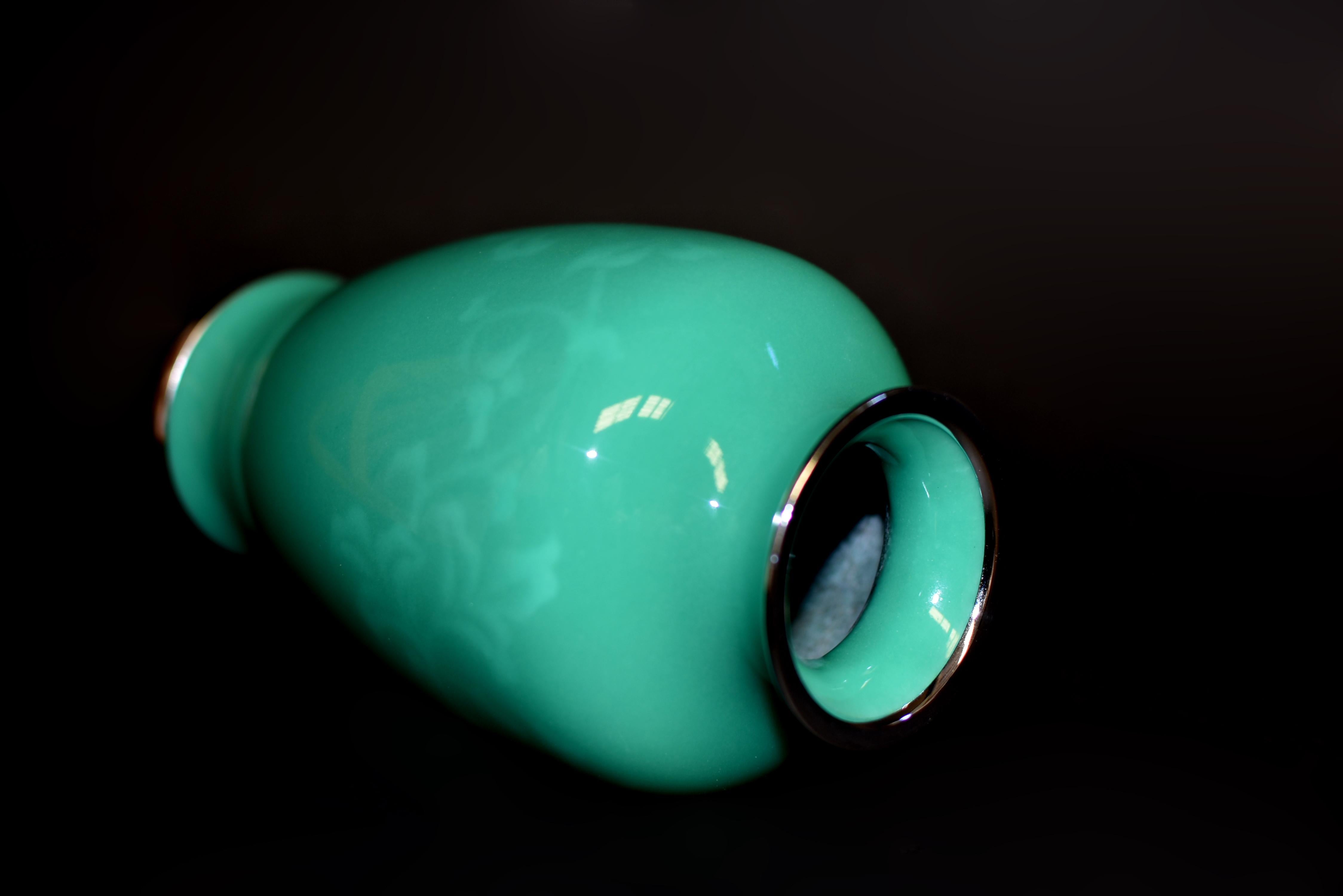 Vaso cloisonné a balaustro verde firmato Ando Jubei in vendita 1
