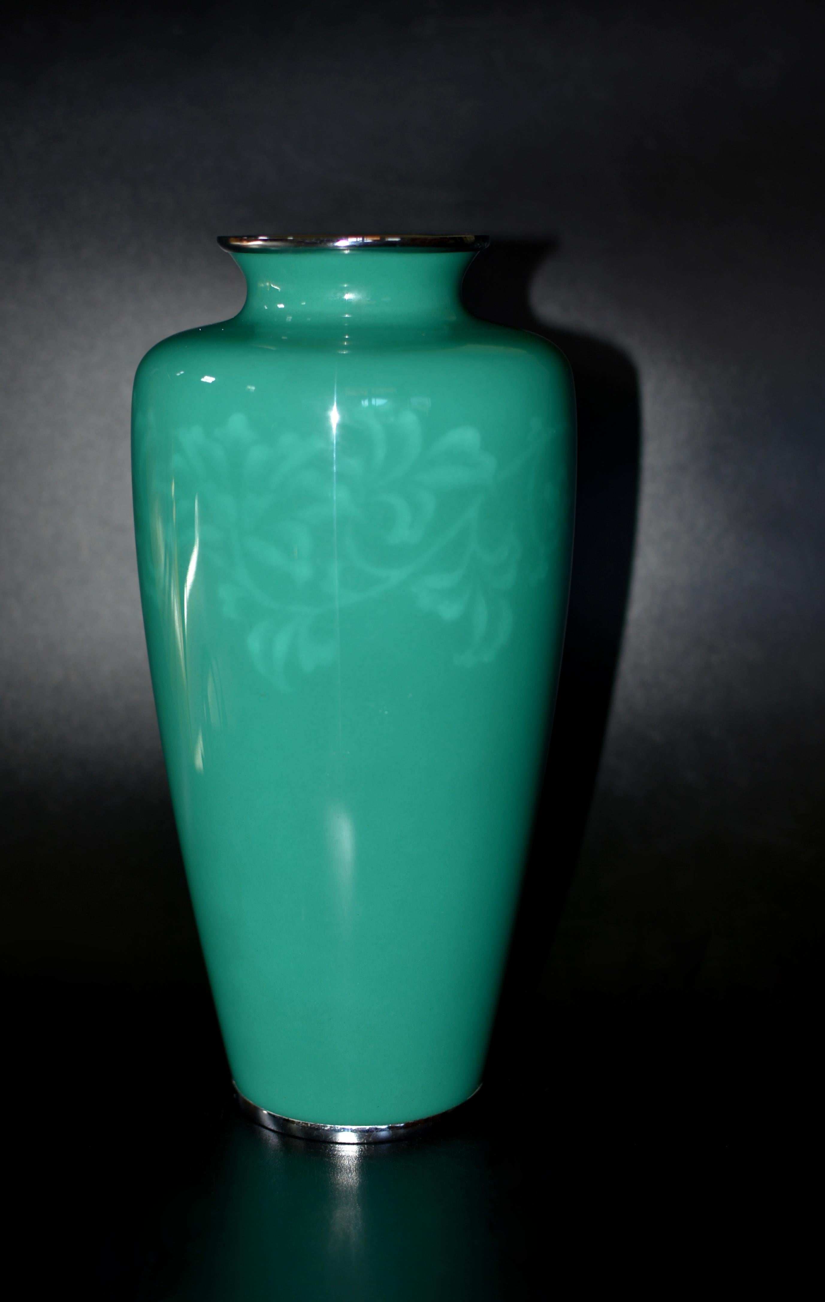 A large masterpiece of Ando Jubei wireless cloisonné vase at an exceptional 10