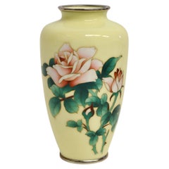 Vase cloisonné japonais signé Ando Jubei jaune crème avec roses 7.5"