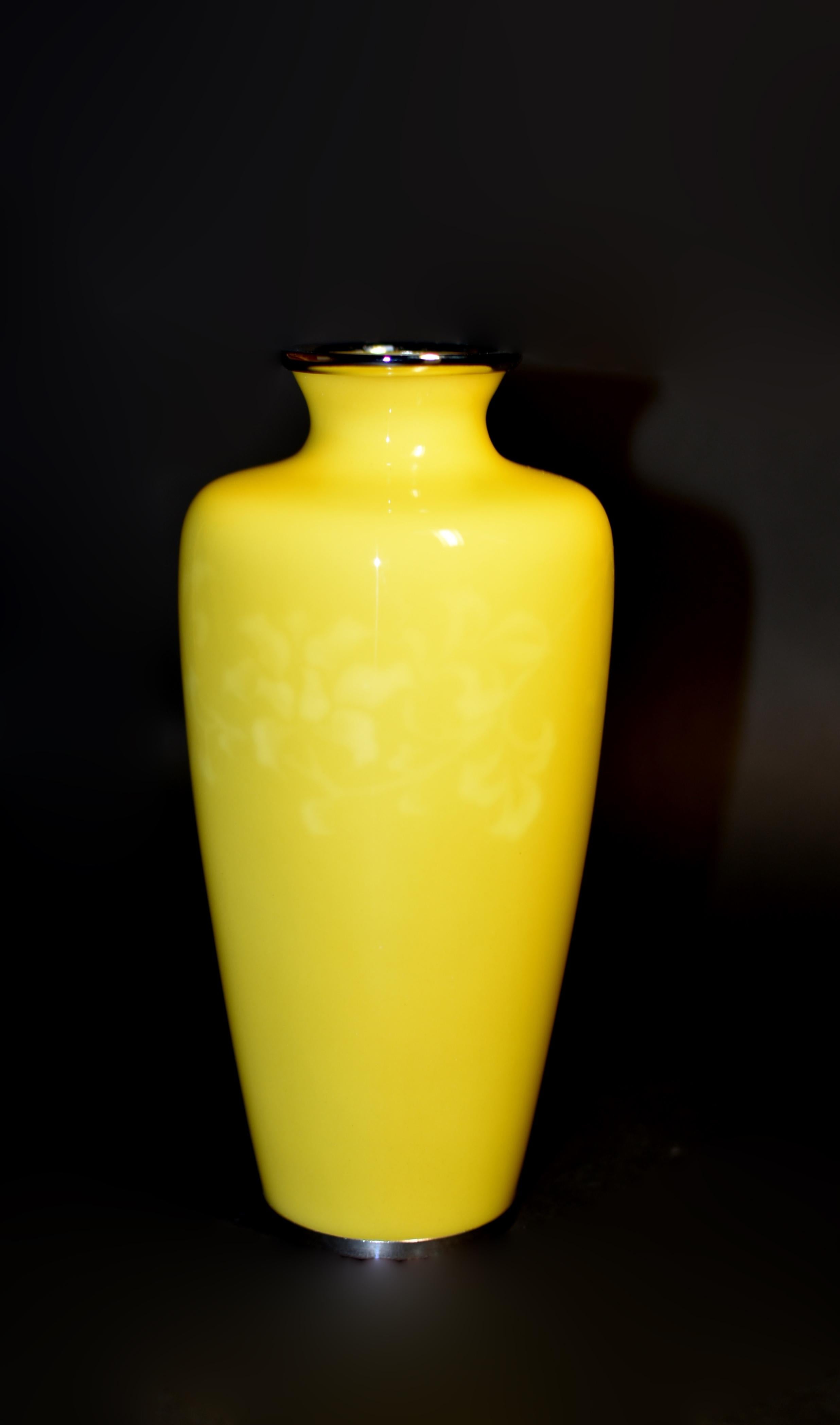 Vase cloisonné japonais jaune signé Ando Jubei en vente 8