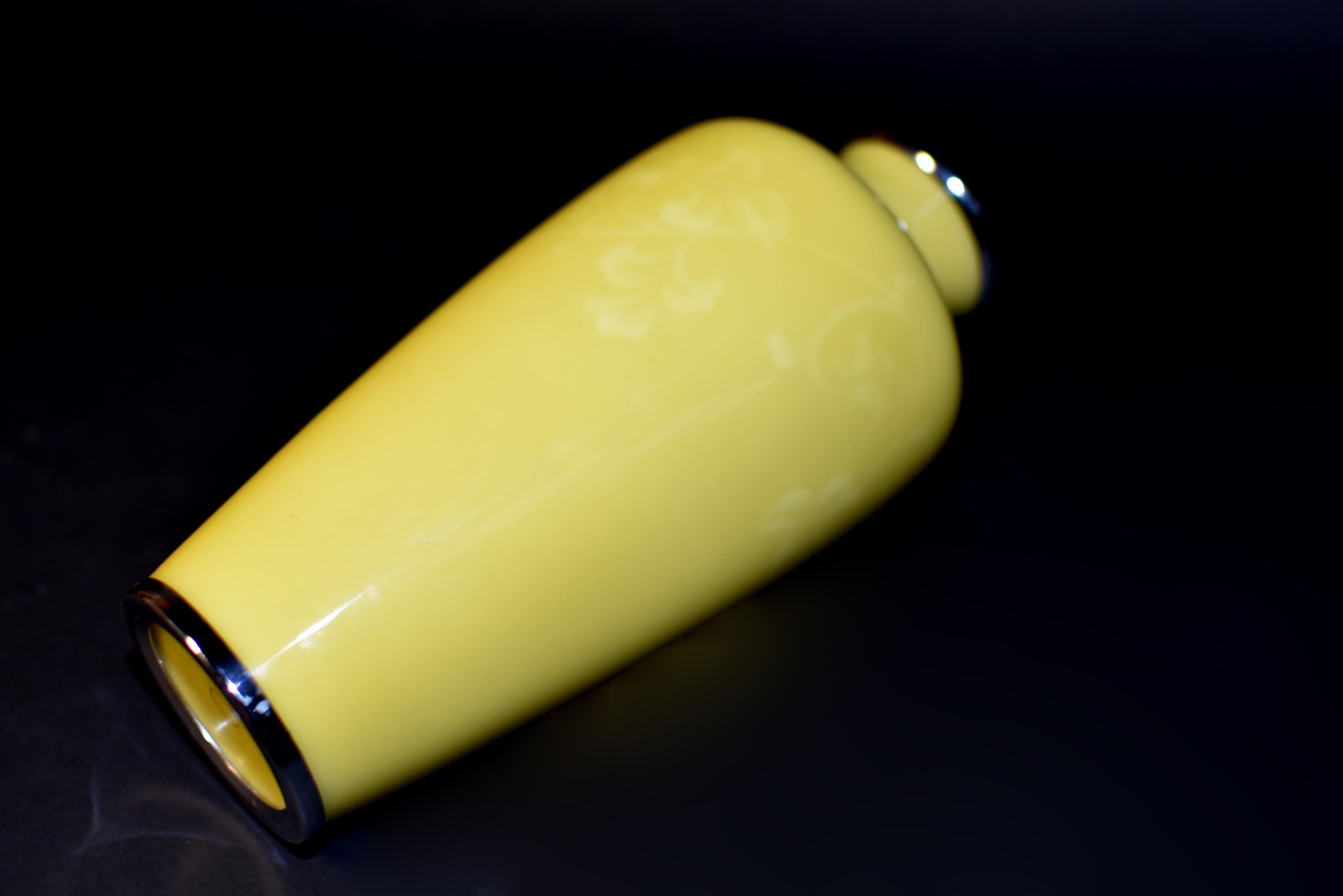 20ième siècle Vase cloisonné japonais jaune signé Ando Jubei en vente