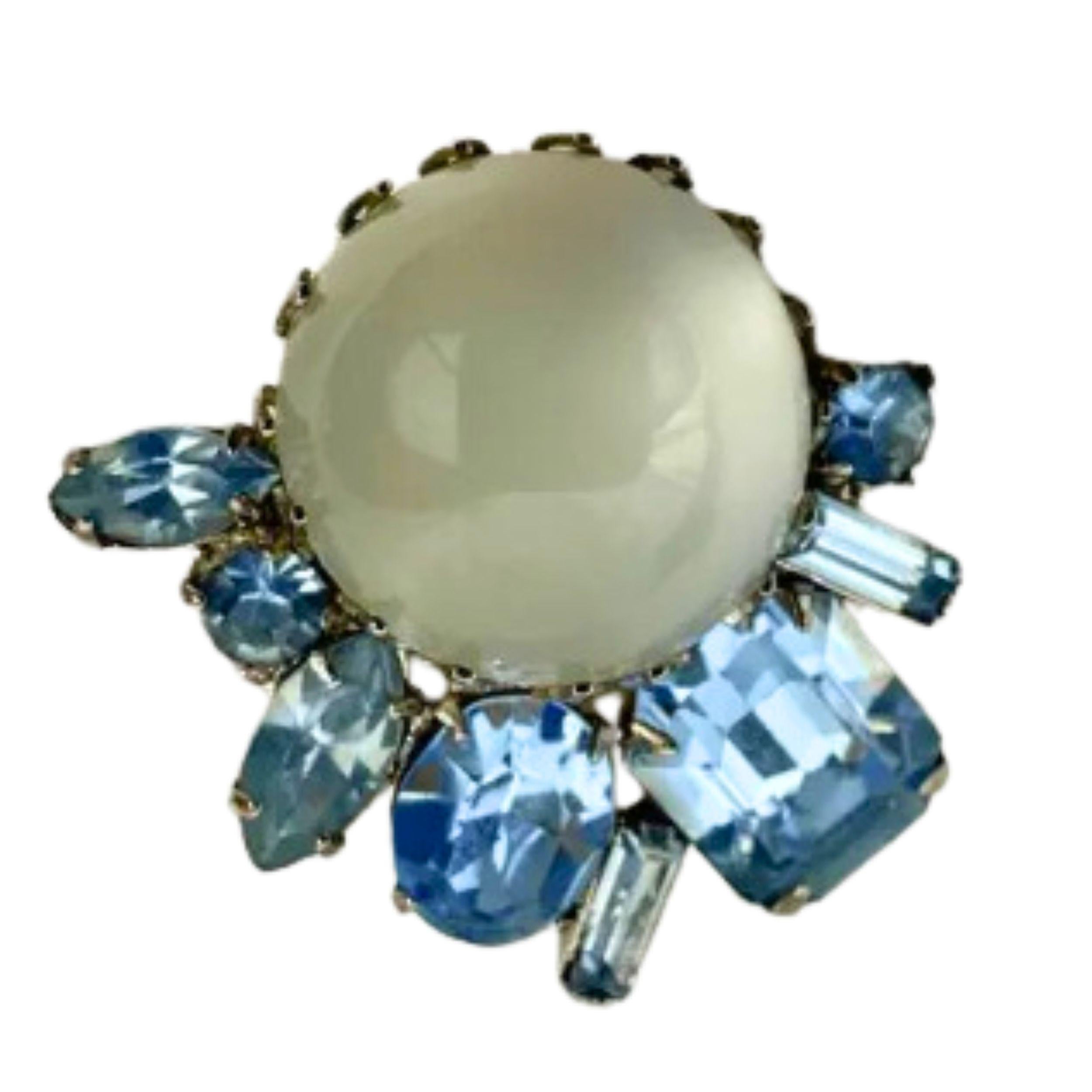 Signed Ann Vien Vintage White and Light Blue Rhinestone Clip on Earrings In Good Condition For Sale In Jacksonville, FL