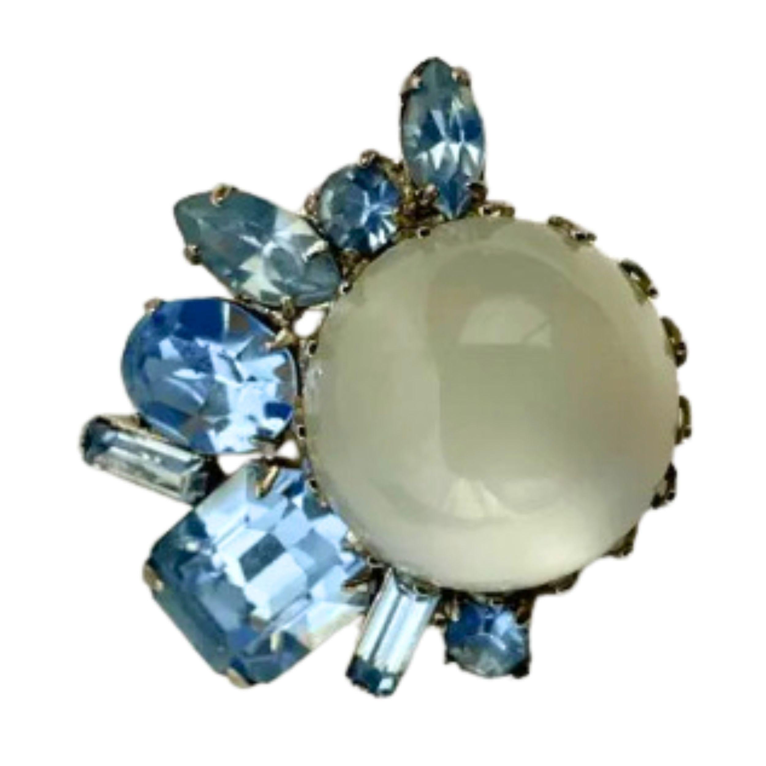 Signed Ann Vien Vintage White and Light Blue Rhinestone Clip on Earrings For Sale 1