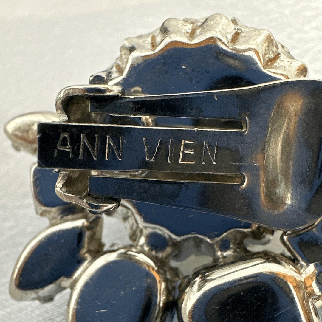 Signed Ann Vien Vintage White and Light Blue Rhinestone Clip on Earrings For Sale 4