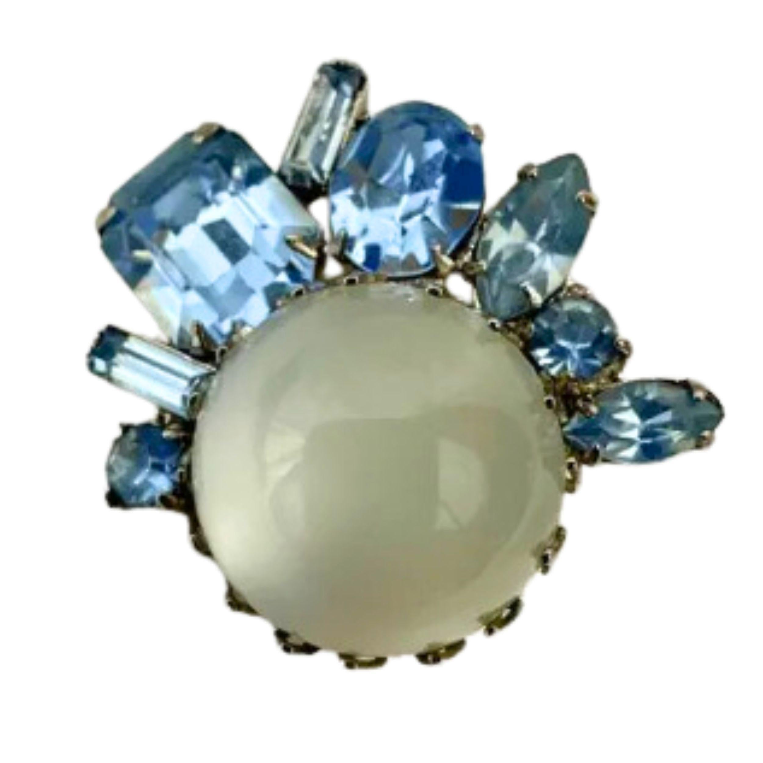 Signed Ann Vien Vintage White and Light Blue Rhinestone Clip on Earrings For Sale 5