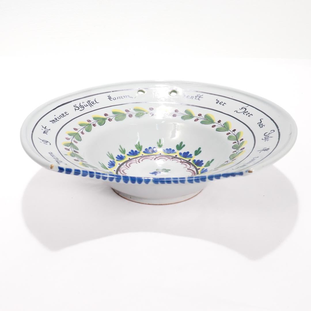 Faïence Bol à rasage en poterie de Fayence signée, ancienne poterie allemande du 18e siècle à glaçure étain en vente