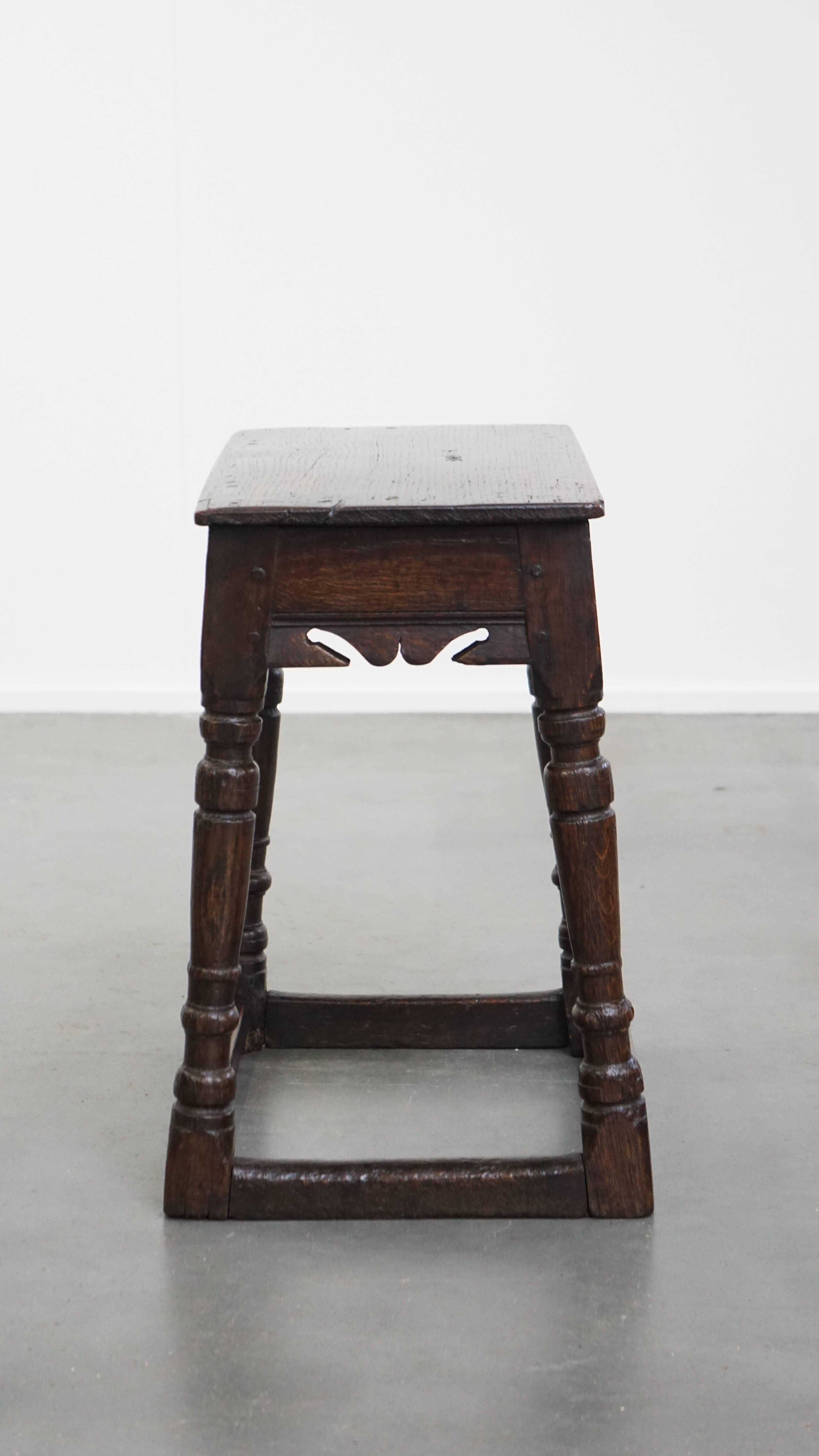 Signed Antique English Oak Joint Stool / Stool from the 17th Century In Good Condition For Sale In Harderwijk, NL