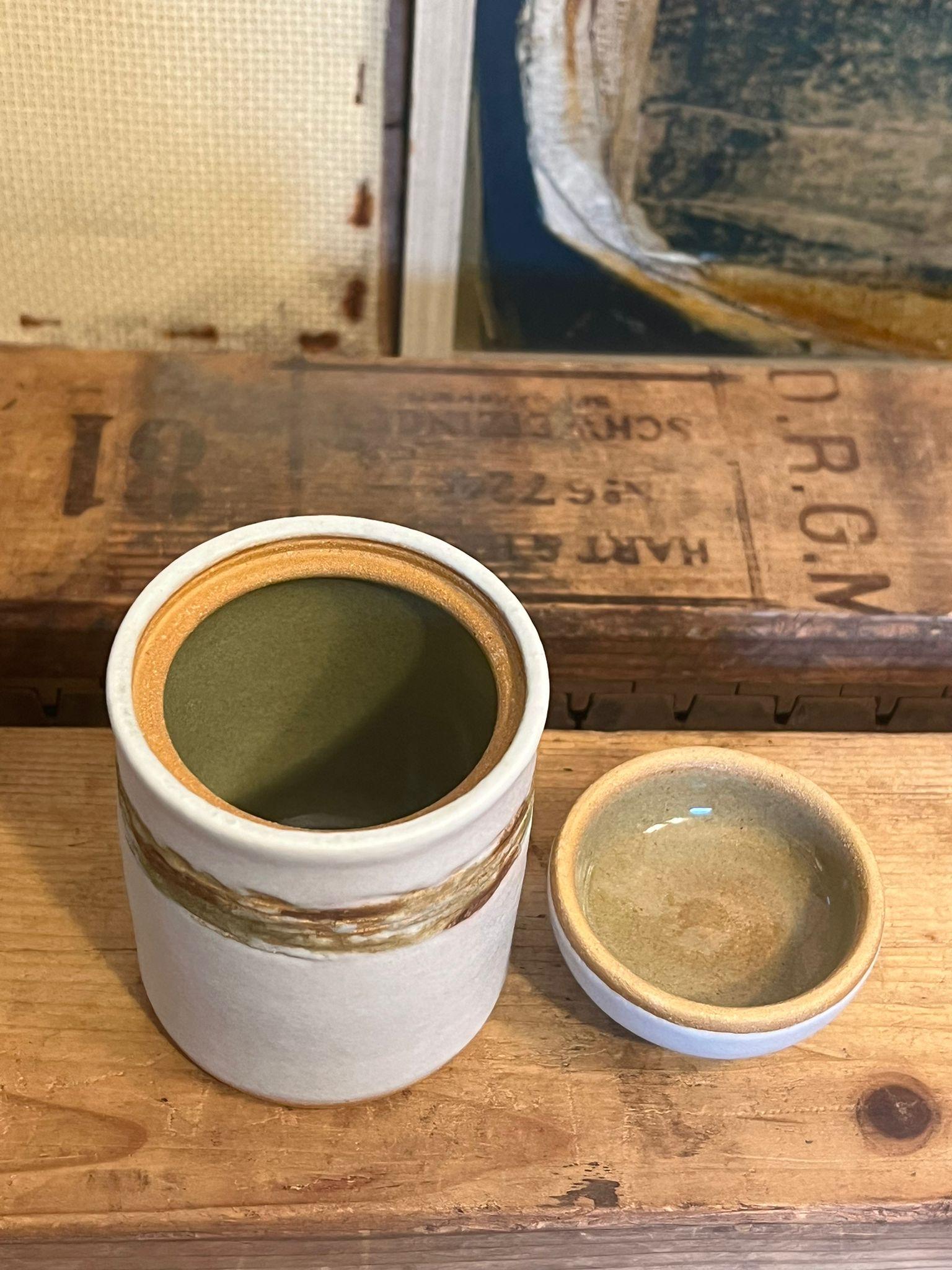 Fin du 20e siècle Poterie de studio à glaçure ancienne signée. en vente