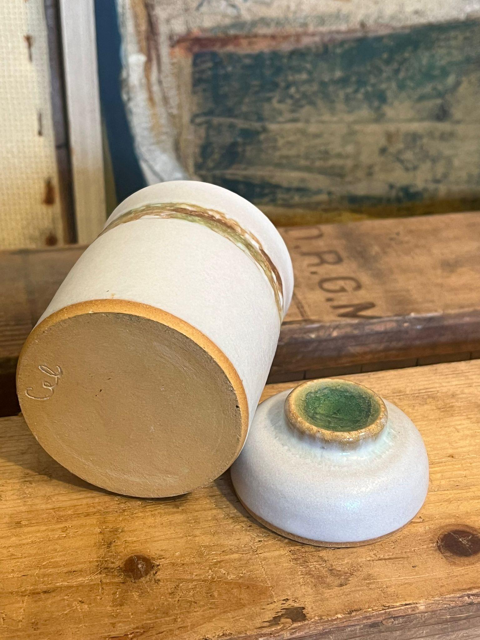 Céramique Poterie de studio à glaçure ancienne signée. en vente