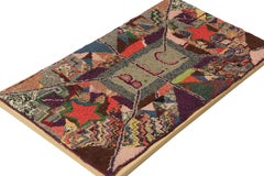 Tapis crocheté antique signé à motifs abstraits polychromes - Rug & Kilim