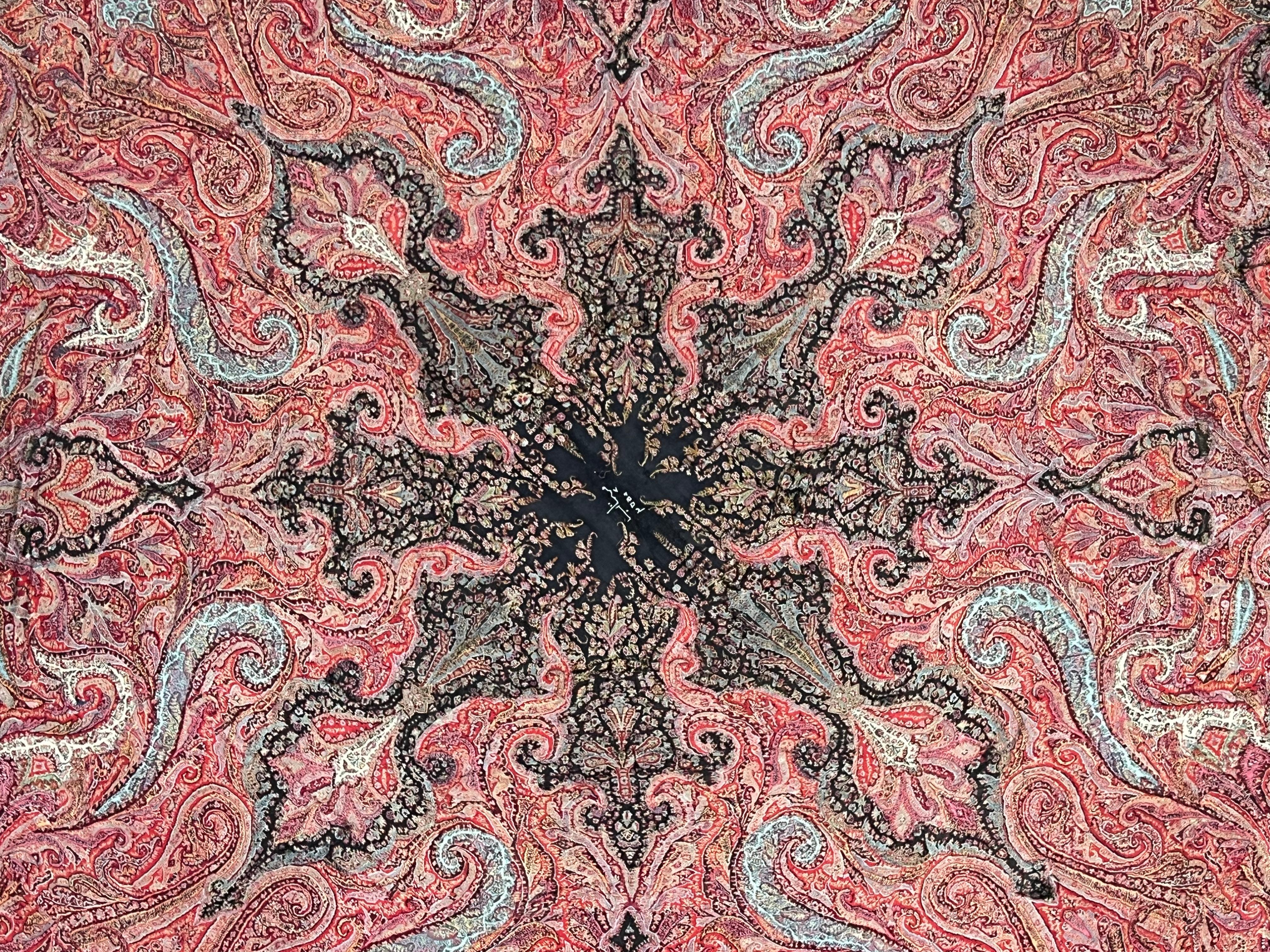 XIXe siècle Châle carré Kashmiri Kani ancien signé avec médaillon central  A.I.C. C. 1850 en vente
