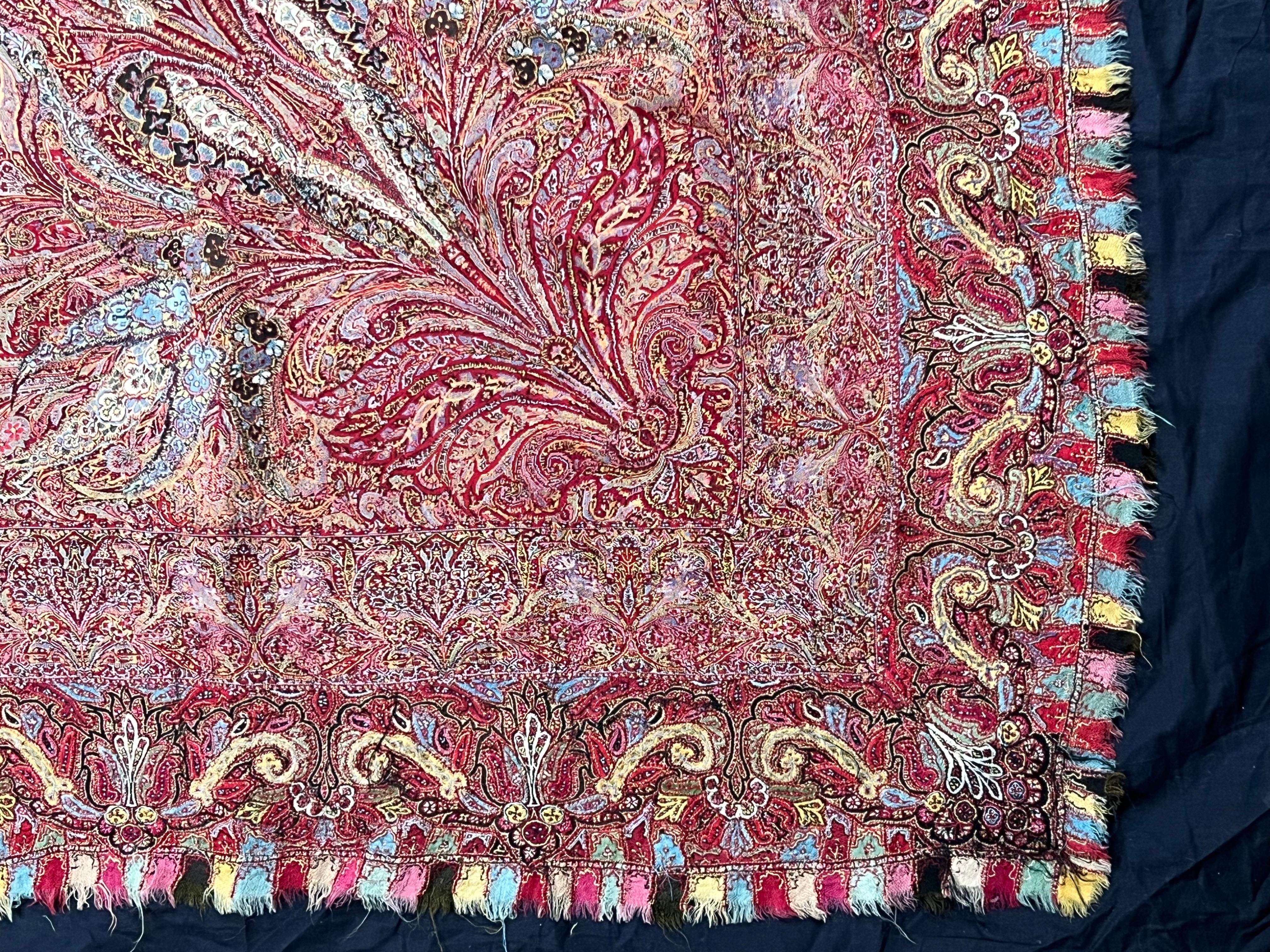 Broderie Châle Kani Cachemire ancien signé  Médaillon rayonnant vers 1870 en vente