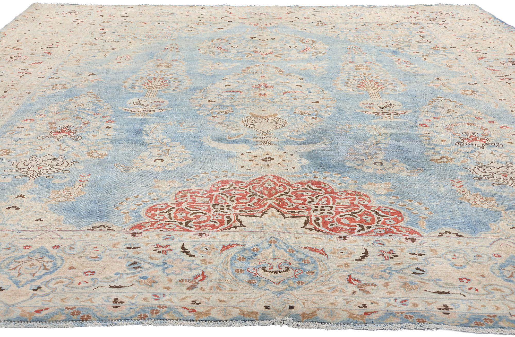 Signierter antiker persischer Mashhad-Teppich mit modernem Stil (Kirman) im Angebot