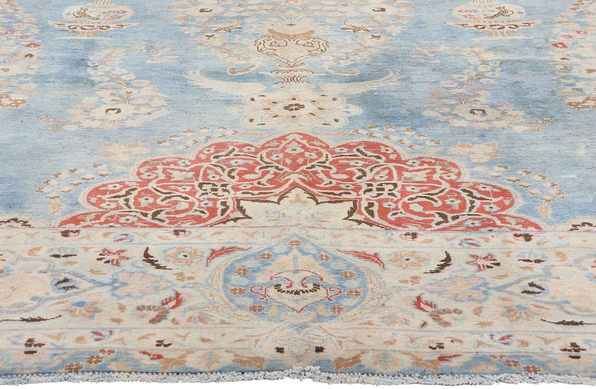Signierter antiker persischer Mashhad-Teppich mit modernem Stil (Persisch) im Angebot