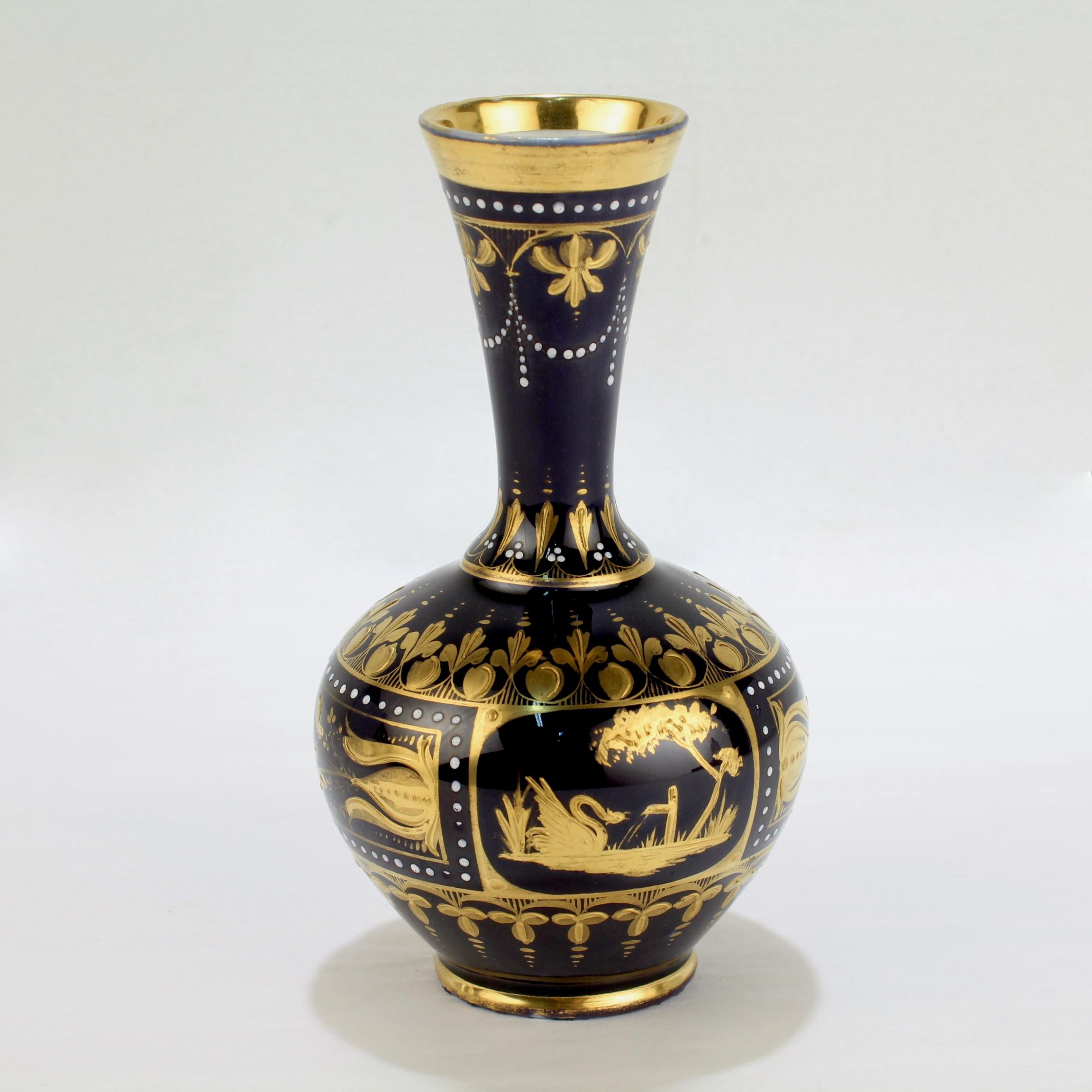 vase ancien bleu et or