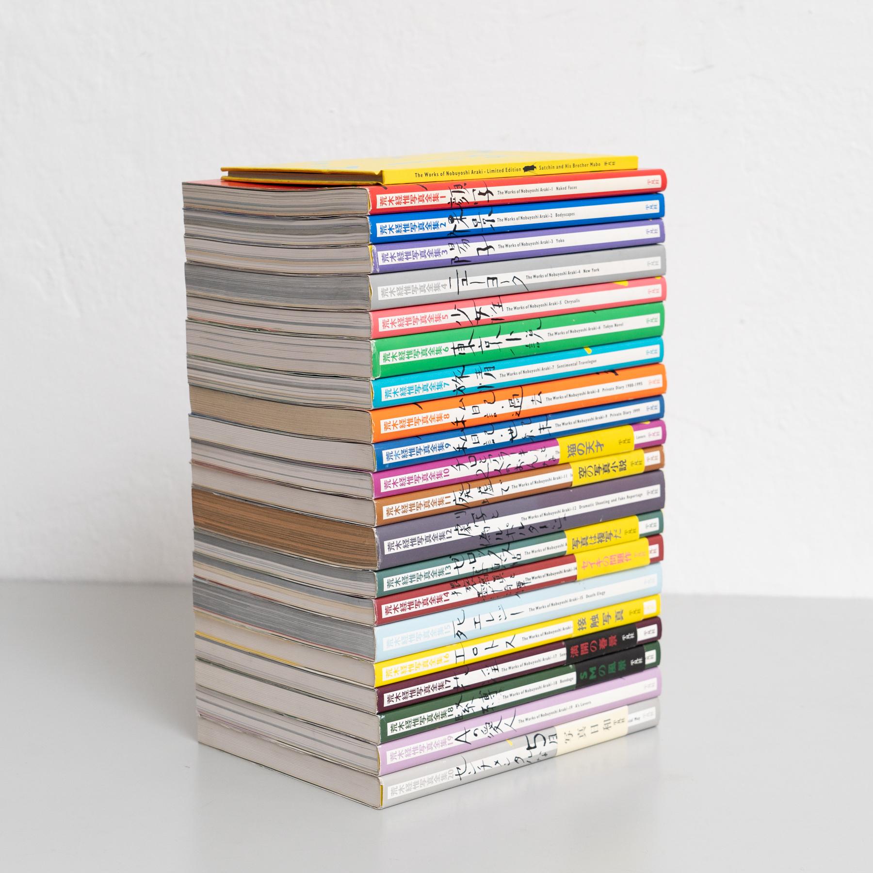 Signiert Araki's Magnum Opus: komplette Buchkollektion 1-20 + Satchin und Mabo im Zustand „Gut“ im Angebot in Barcelona, Barcelona