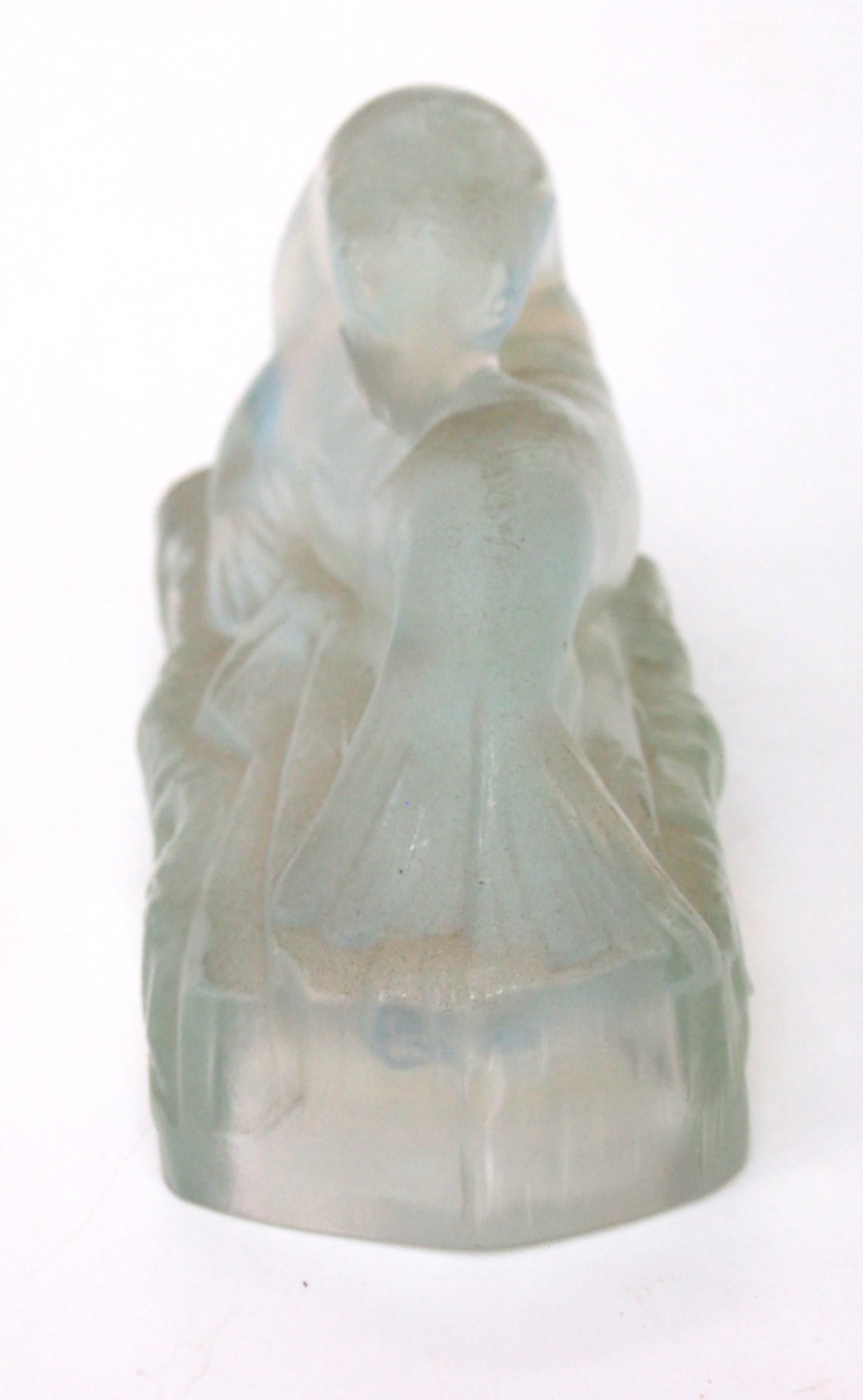 Milieu du XXe siècle Statuette en verre Art déco représentant un sceau d'opale signé J A Jobling, vers 1935 en vente
