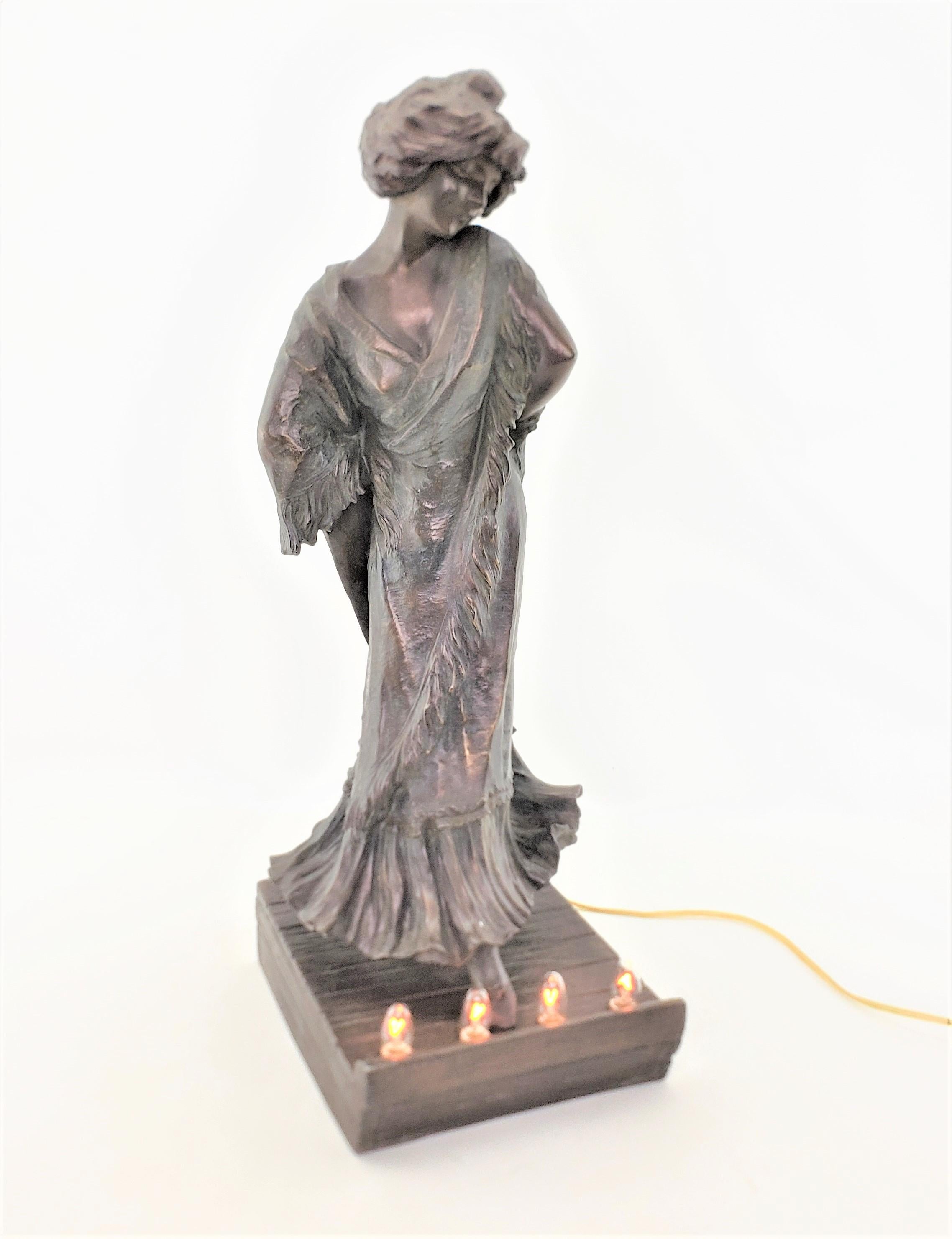 Art nouveau-Stil patinierte, beleuchtete Skulptur von Loie Fuller oder Lampe aus Zinn, signiert (Gegossen) im Angebot