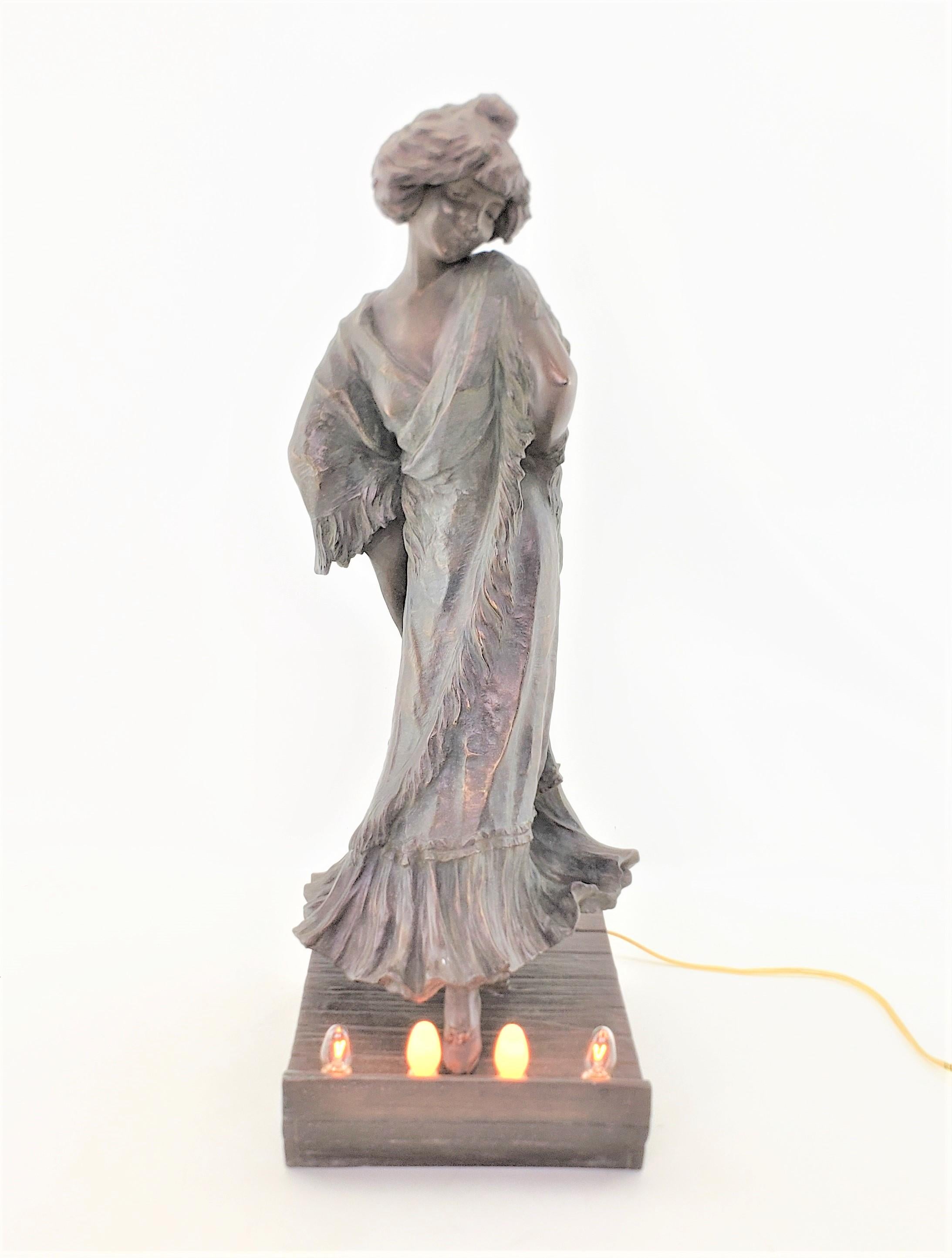 Art nouveau-Stil patinierte, beleuchtete Skulptur von Loie Fuller oder Lampe aus Zinn, signiert (Zink) im Angebot