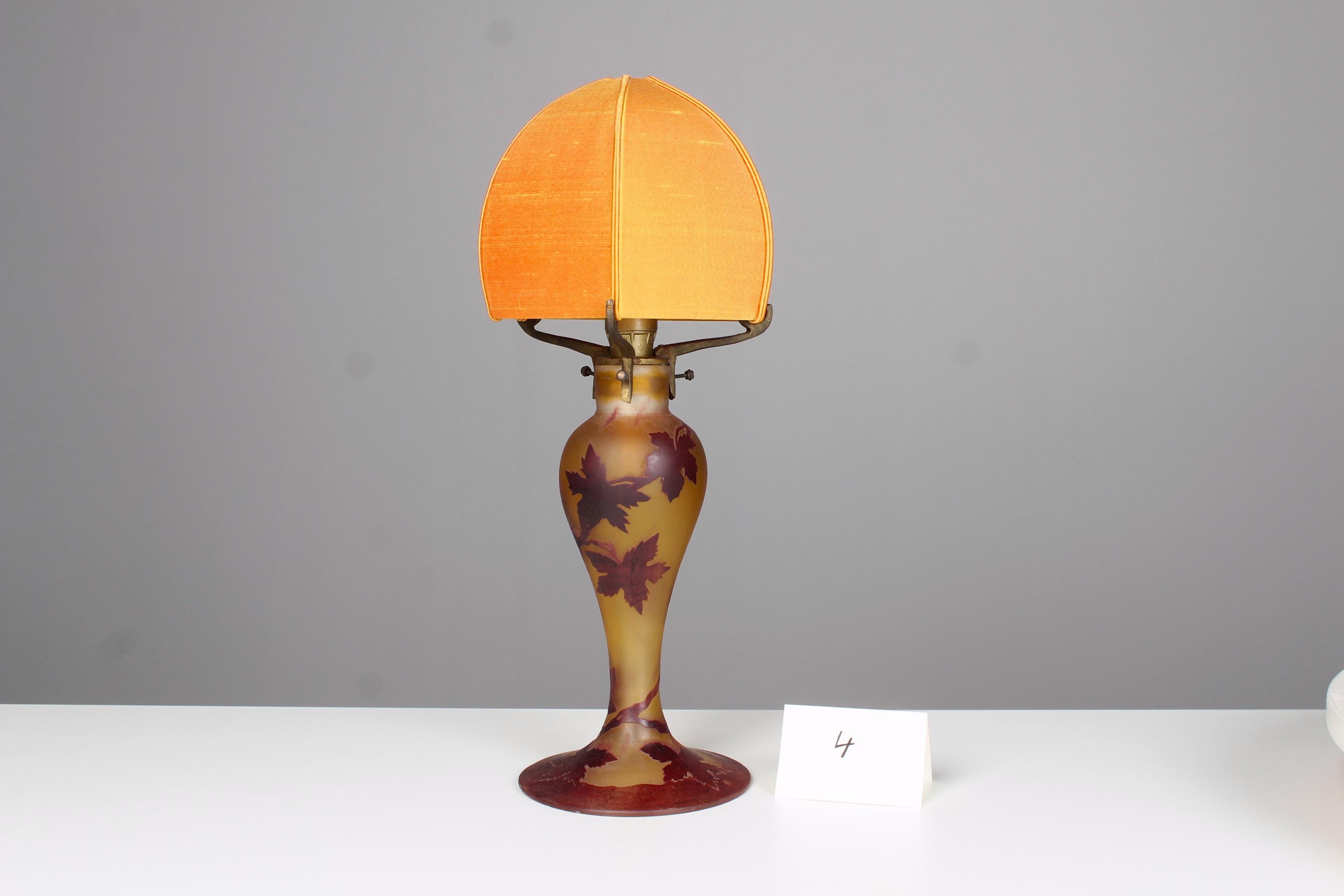 Signed Art Nouveau Table Lamp By Bendor, Painted Glas, Grape Leaves, France For Sale 6
