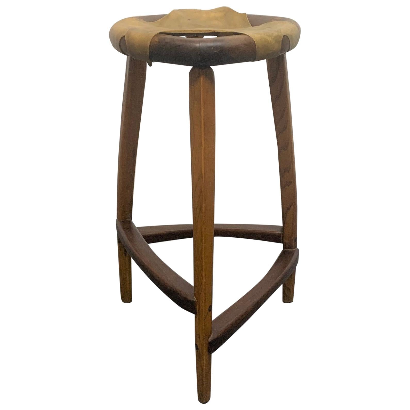 Tabouret en cuir brut signé Arthur Espenet Carpenter