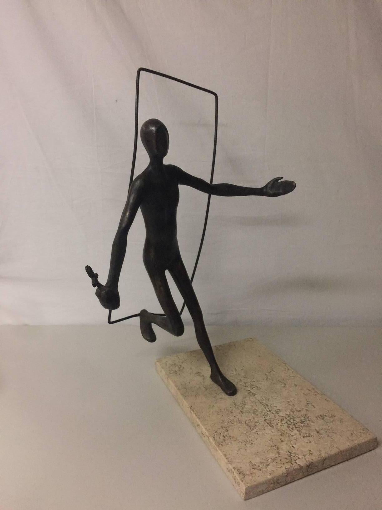 20ième siècle Bronze figuratif signé par l'artiste sur socle en travertin par Victor Salmones en vente