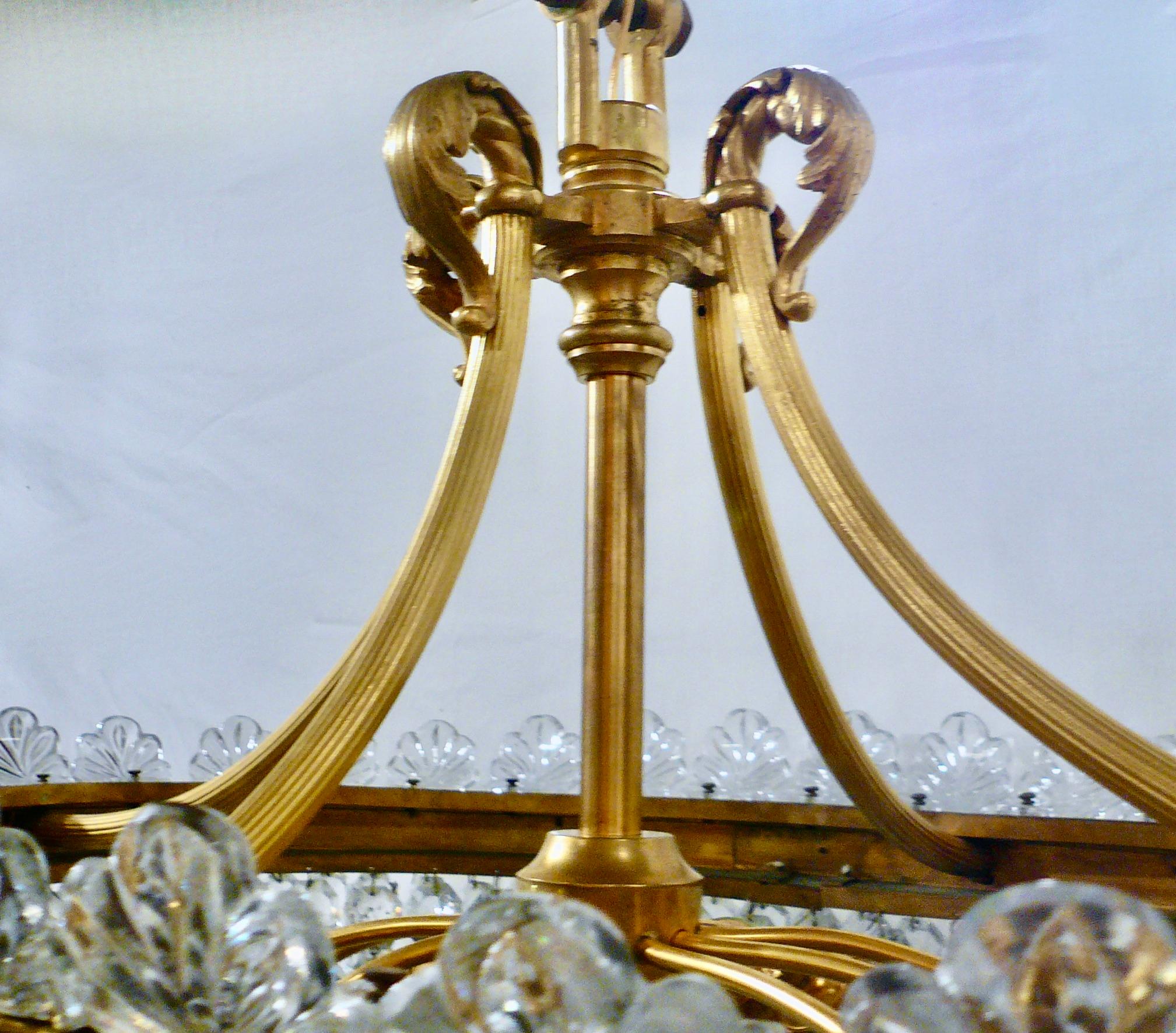 Ovaler Baccarat Crinoline-Kronleuchter aus vergoldeter Bronze und Kristall, signiert im Angebot 1