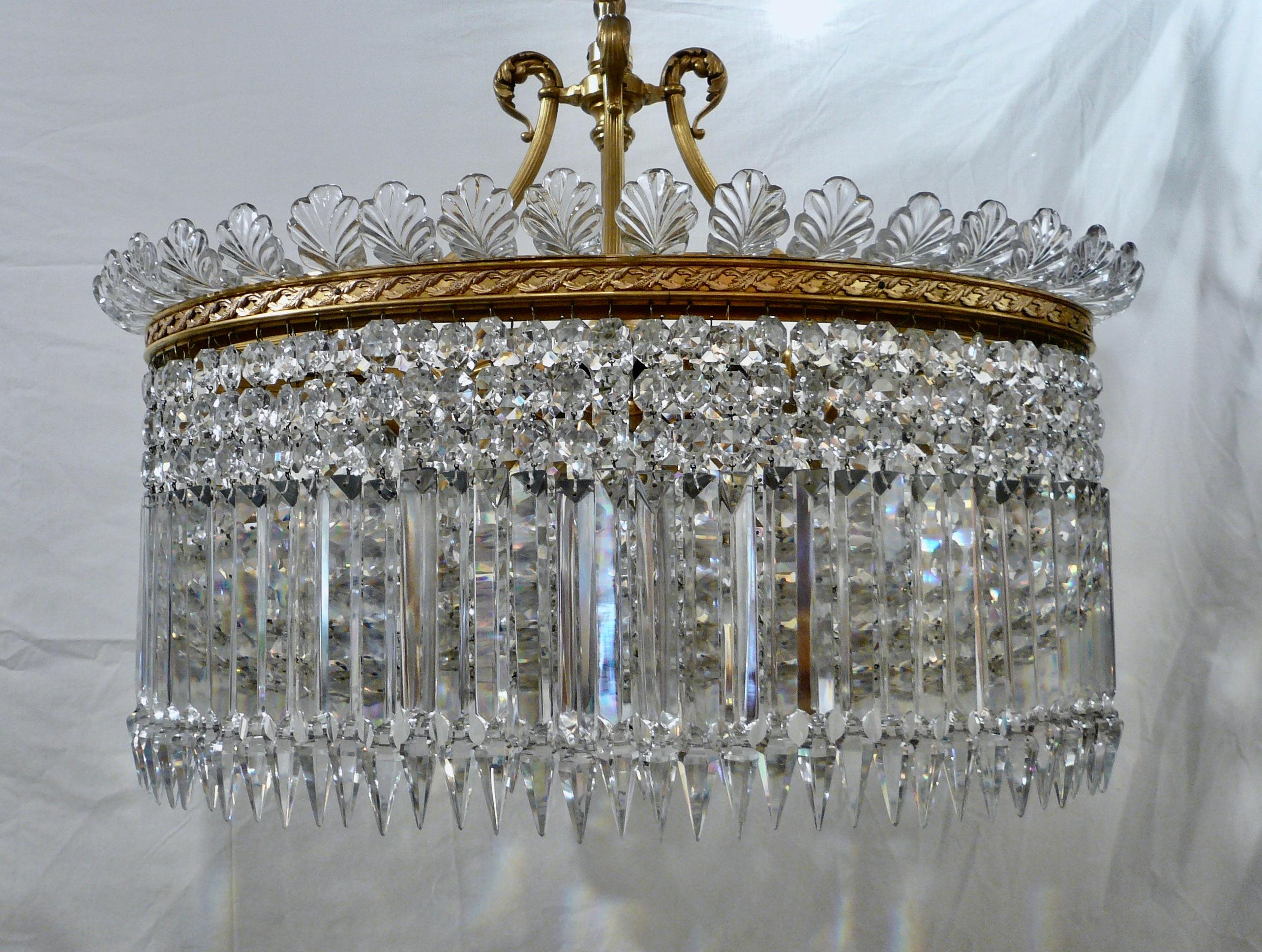 Ovaler Baccarat Crinoline-Kronleuchter aus vergoldeter Bronze und Kristall, signiert im Angebot 3