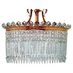 Lustre ovale signé Baccarat en bronze doré et cristal Crinoline