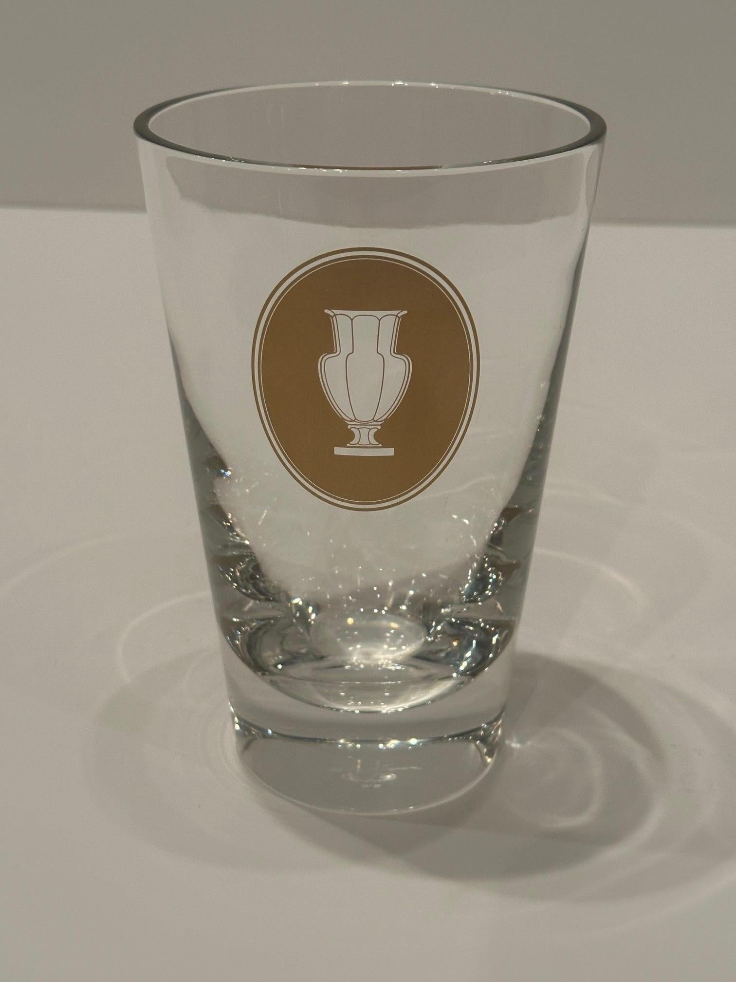 Fin du 20e siècle Vase en cristal de Baccarat signé avec décor doré d'une urne classique en vente