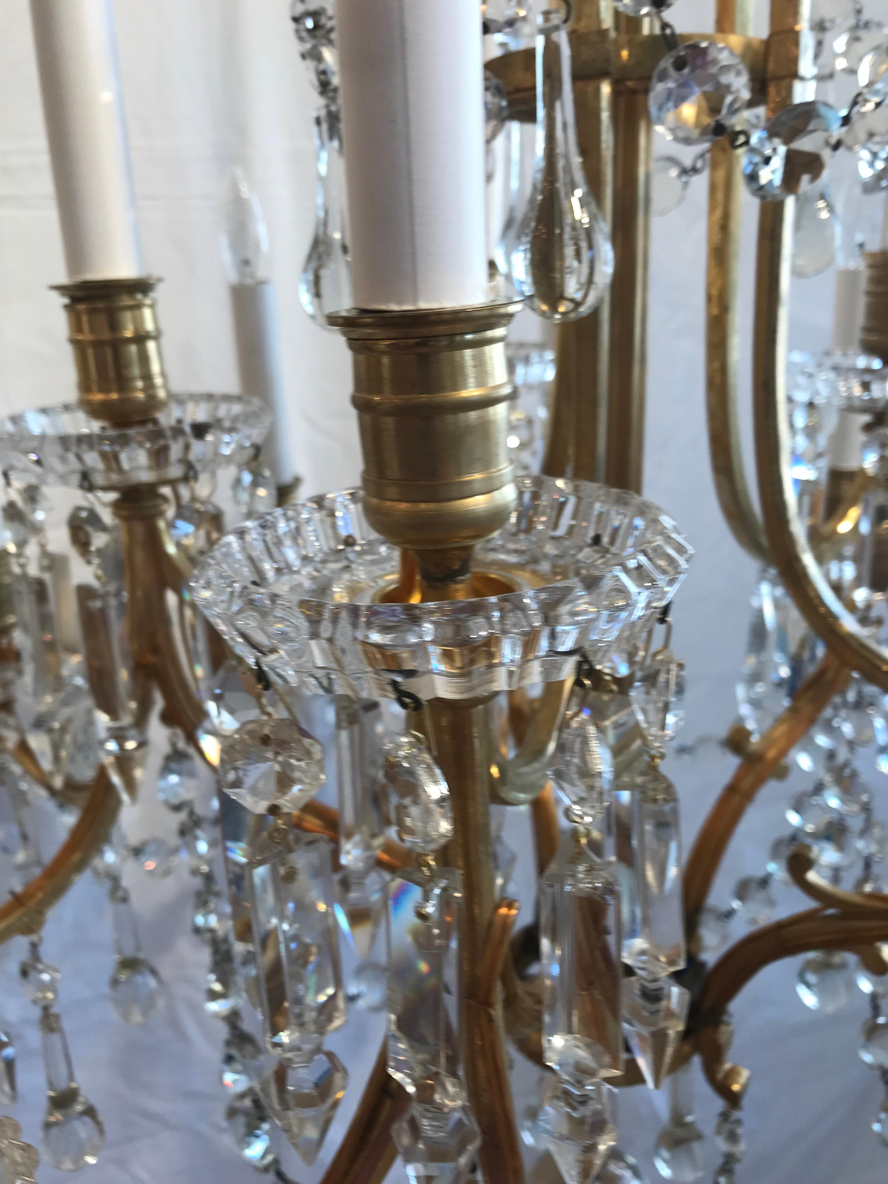 Signierter Baccarat-Kronleuchter aus vergoldeter Bronze und Kristall im Angebot 5