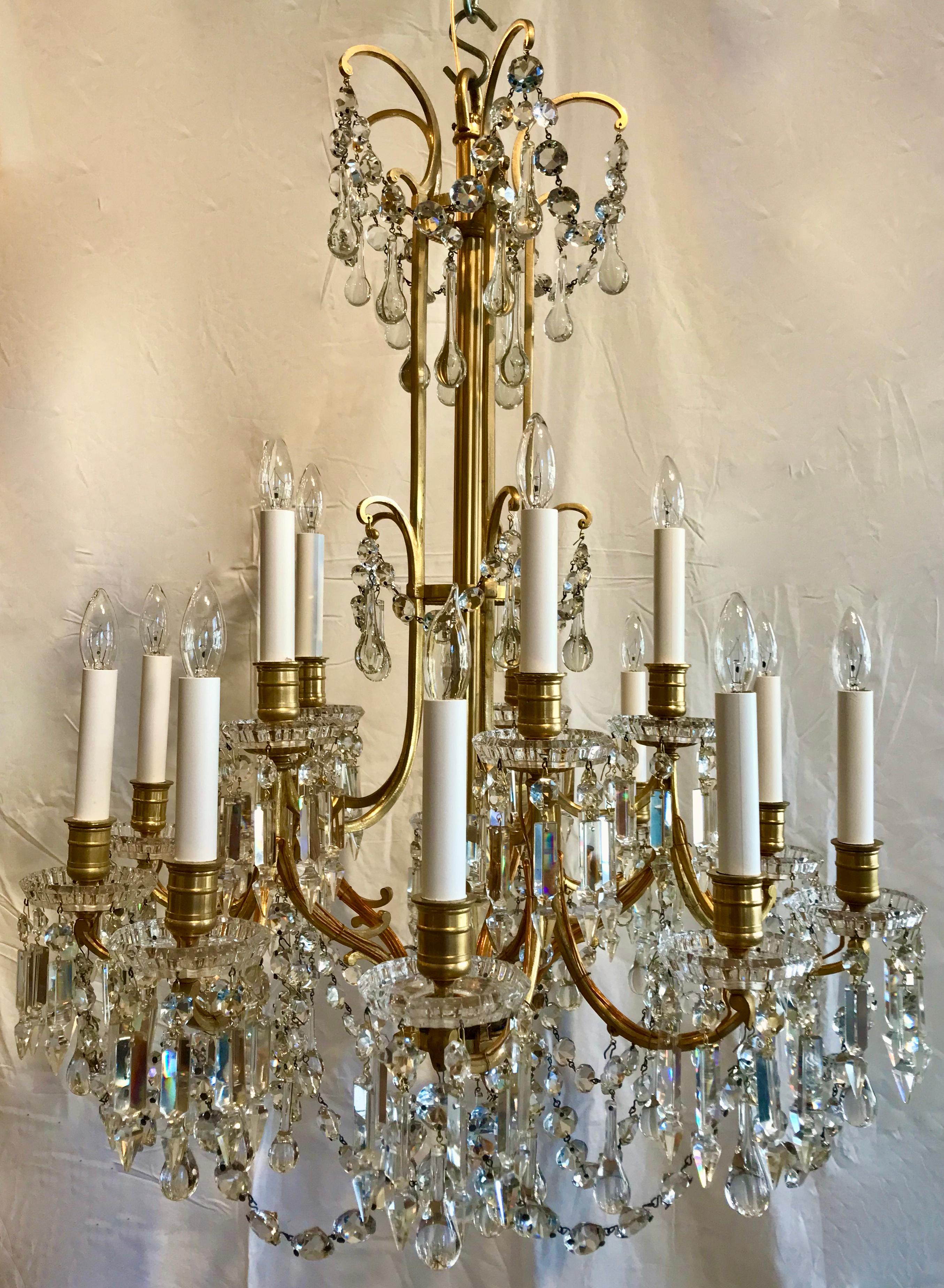 Signierter Baccarat-Kronleuchter aus vergoldeter Bronze und Kristall (19. Jahrhundert) im Angebot