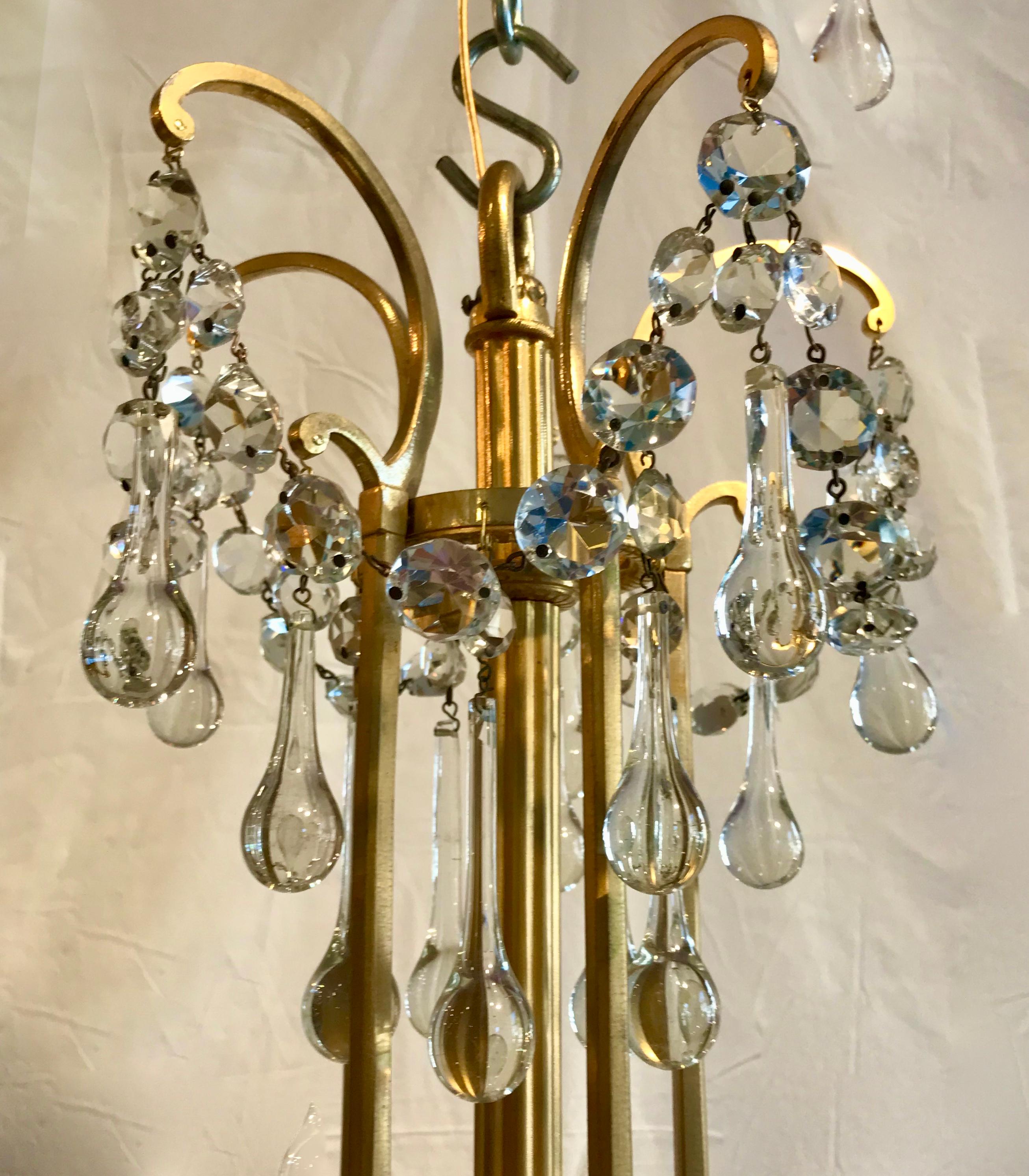 Signierter Baccarat-Kronleuchter aus vergoldeter Bronze und Kristall im Angebot 1