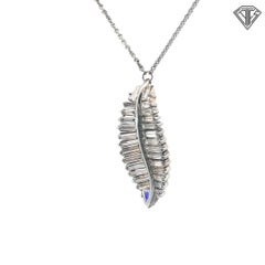 Firmato Balestra PT950 Collana con Piuma di Diamante in Platino 1,40 Carati in Baguette