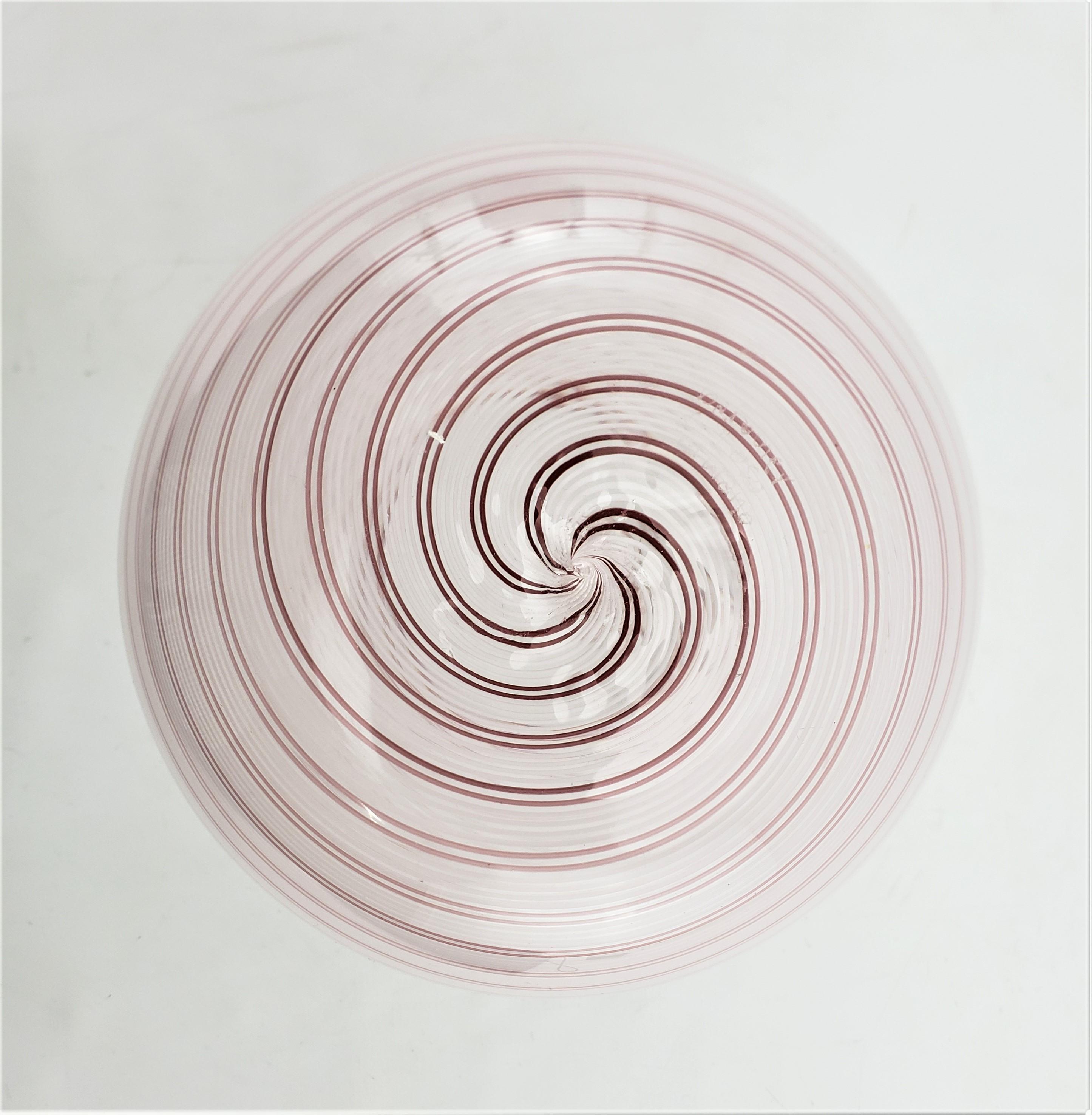 Vase en verre d'art de Murano du milieu du siècle dernier signé Barovier & Toso avec ruban de bonbons de Candy Cane en vente 5
