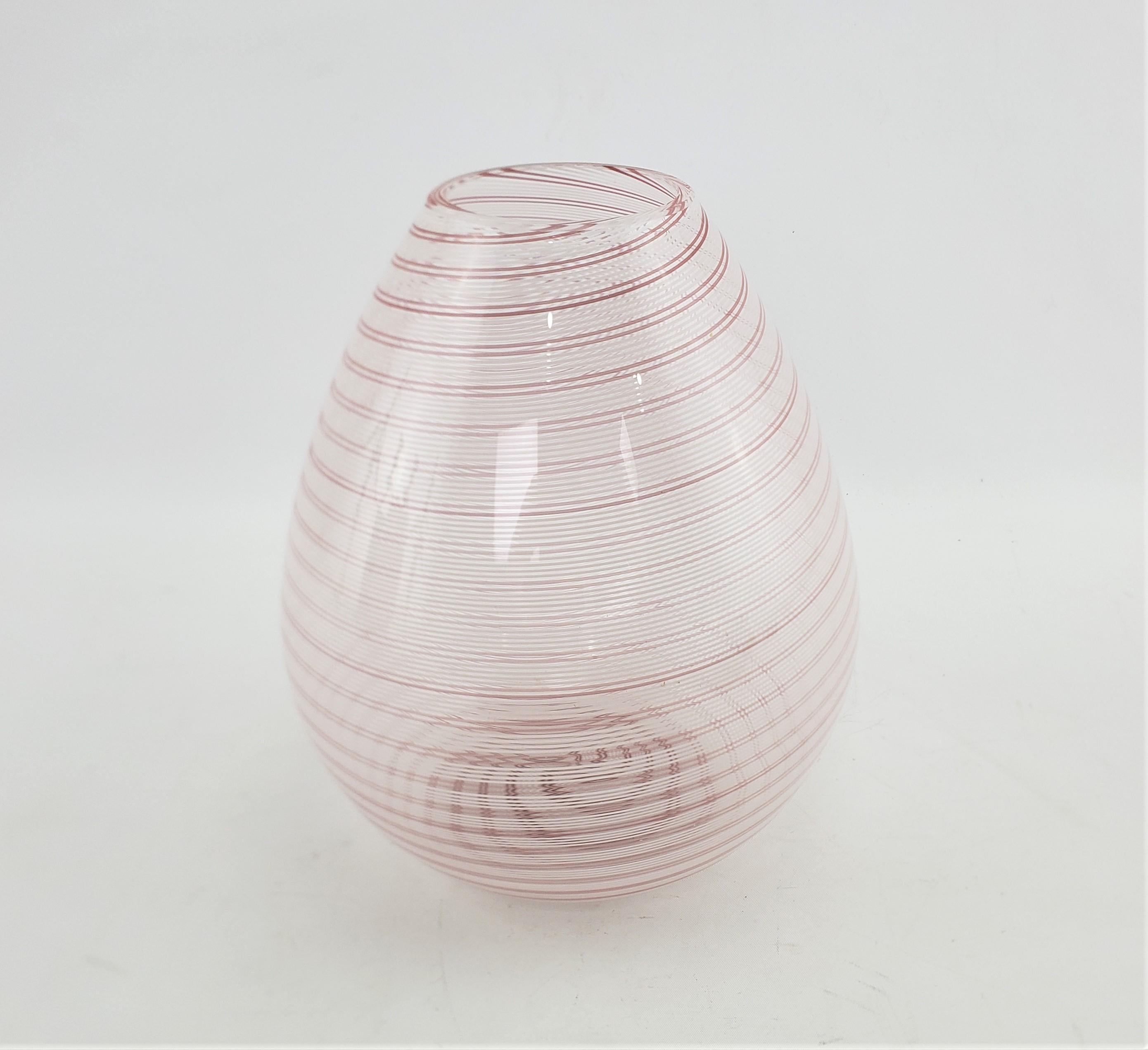 Mid-Century Modern Vase en verre d'art de Murano du milieu du siècle dernier signé Barovier & Toso avec ruban de bonbons de Candy Cane en vente