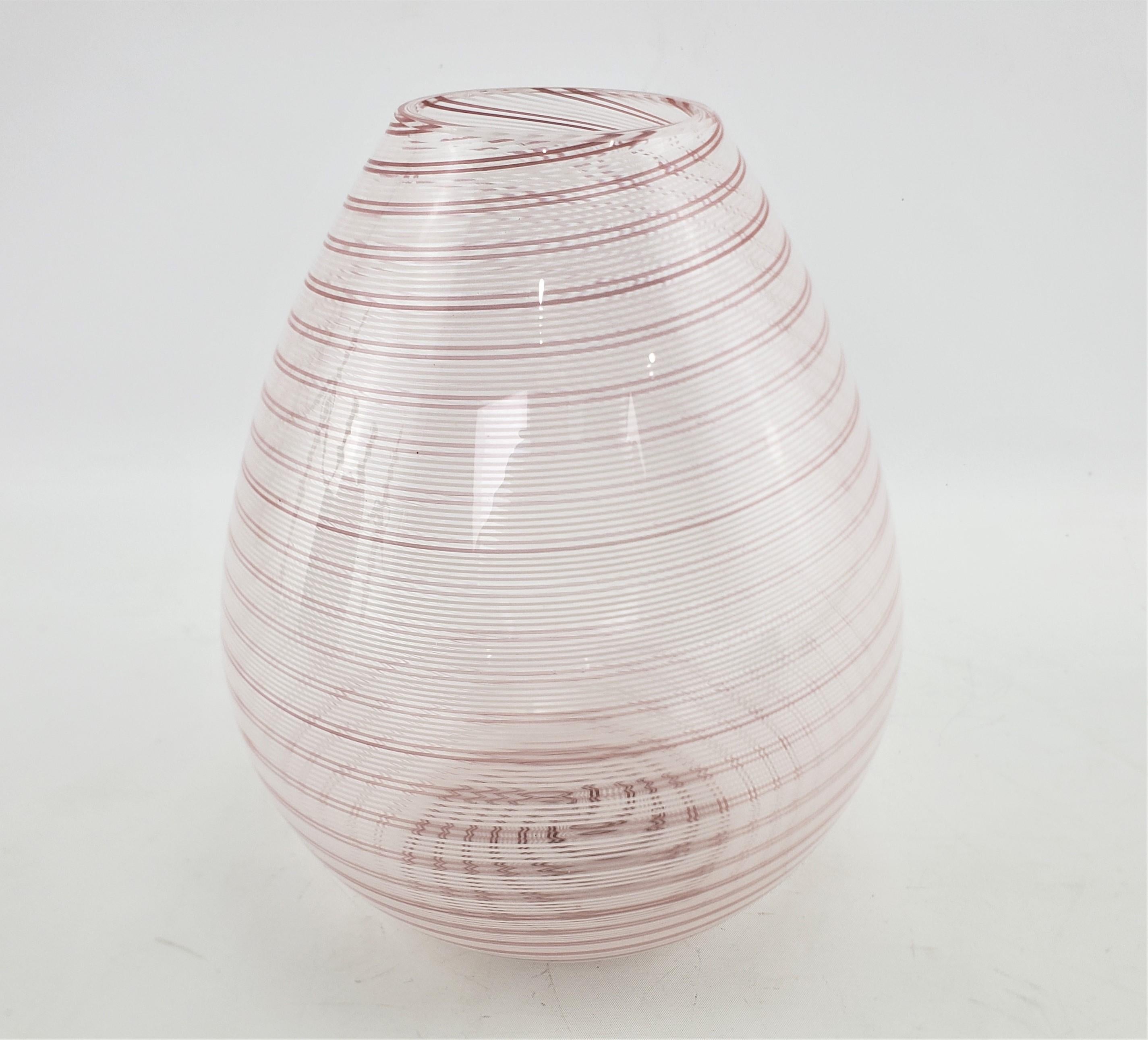 Verre d'art Vase en verre d'art de Murano du milieu du siècle dernier signé Barovier & Toso avec ruban de bonbons de Candy Cane en vente