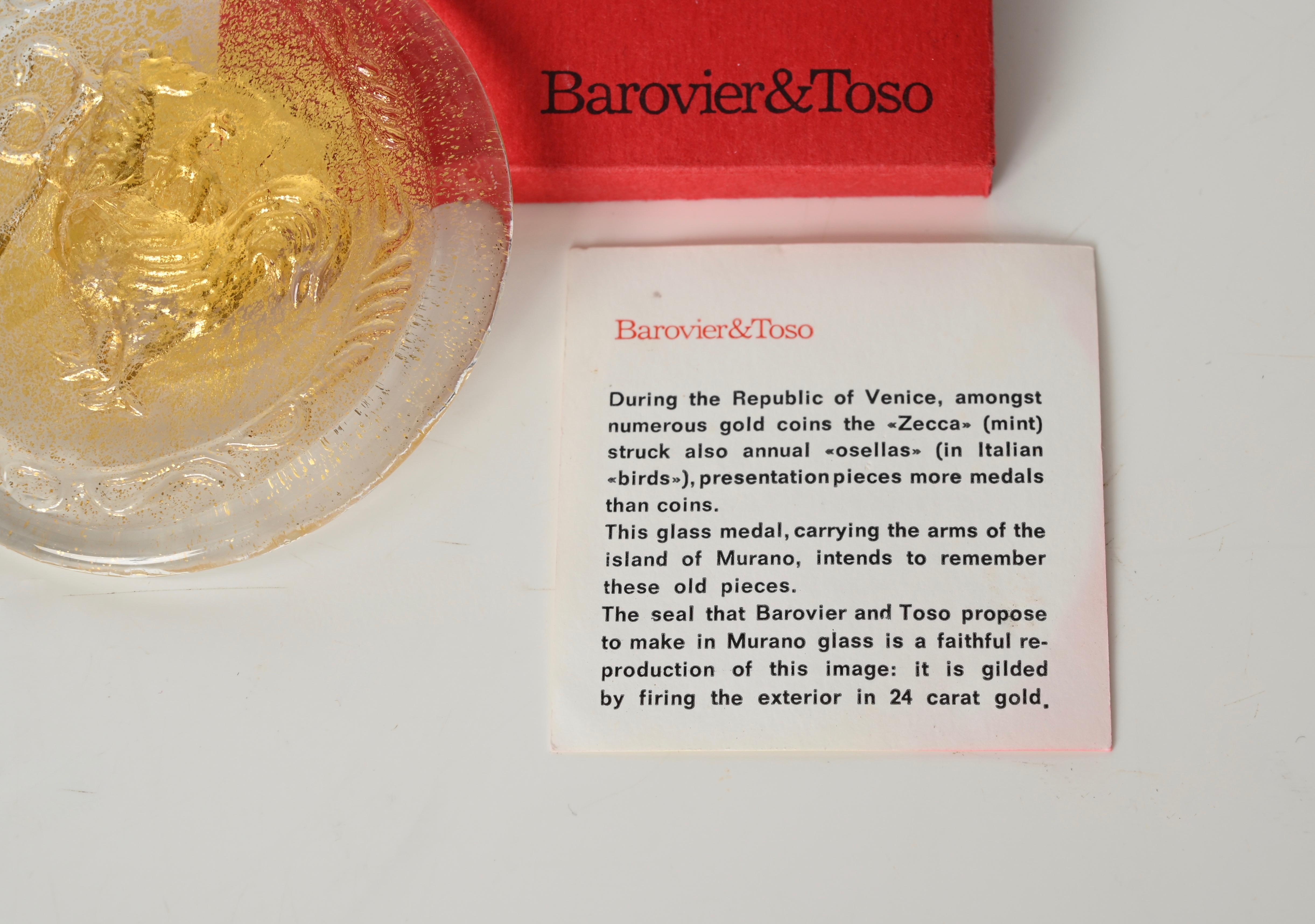 Presse-papier en forme de verre en cristal doré de Murano signé Barovier&Toso, Italie années 1950 en vente 2