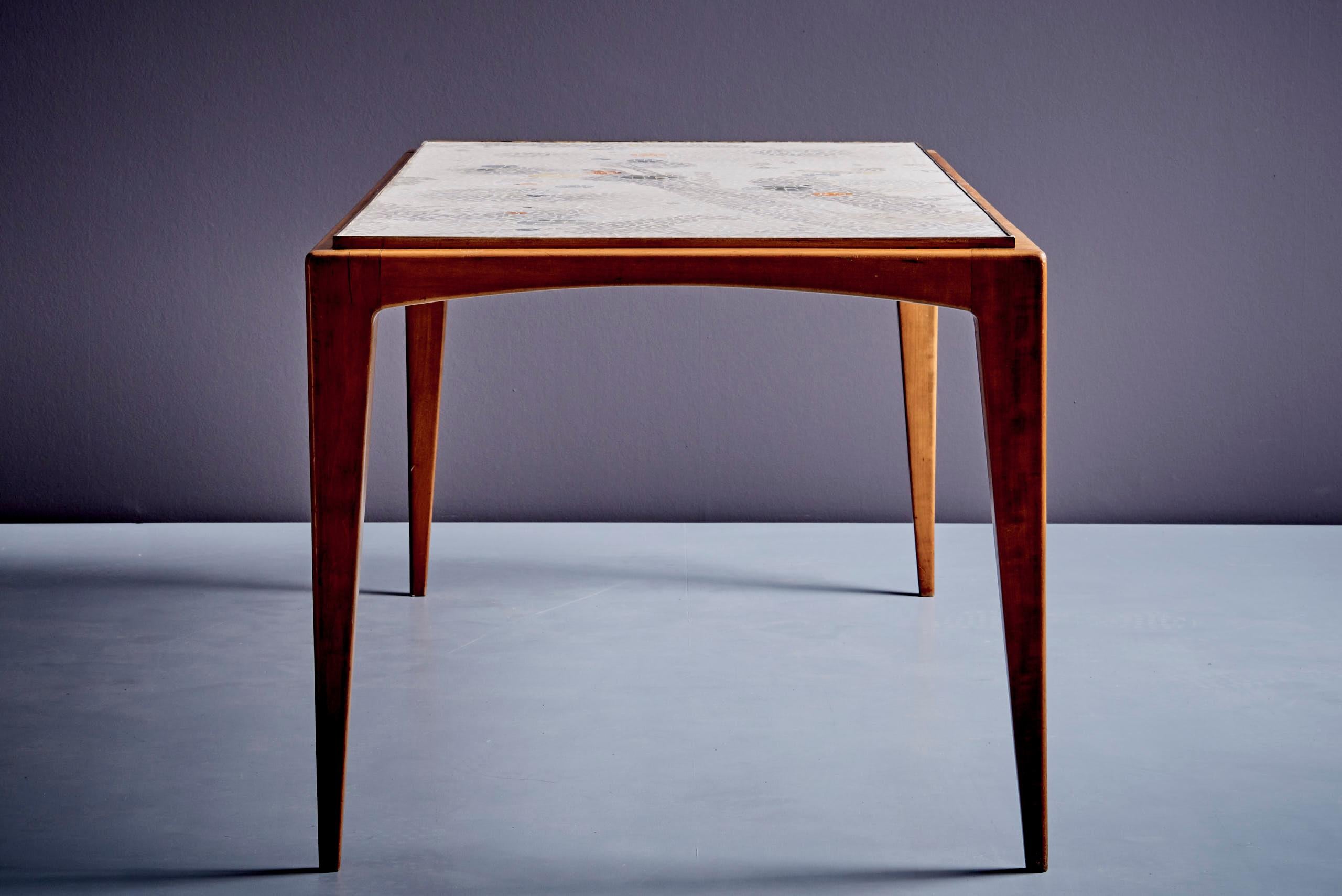 Signierter Mosaik-Couchtisch von Berthold Muller auf Holzsockel, Deutschland, 1958 im Zustand „Gut“ im Angebot in Berlin, DE
