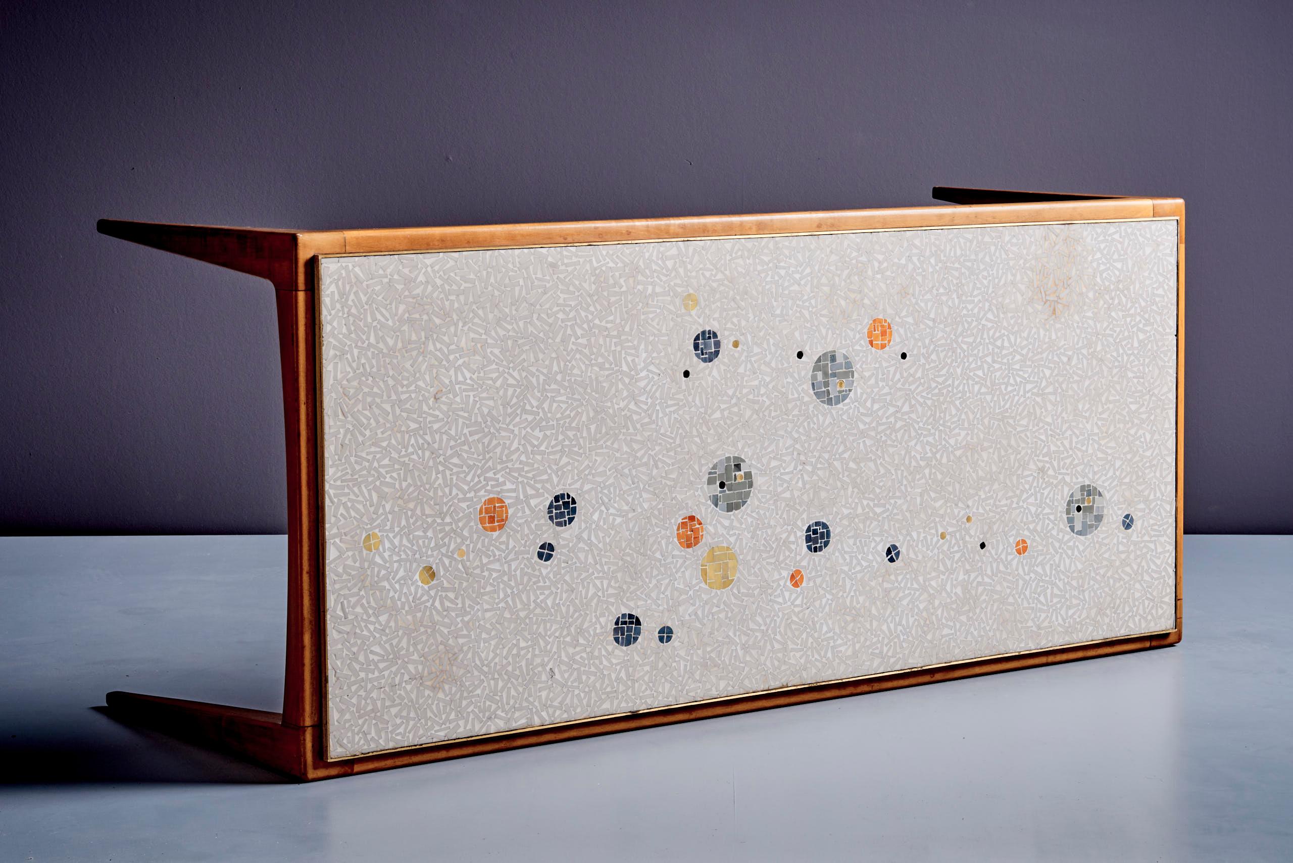 Signierter Mosaik-Couchtisch von Berthold Muller auf Holzsockel, Deutschland, 1958 (Mitte des 20. Jahrhunderts) im Angebot