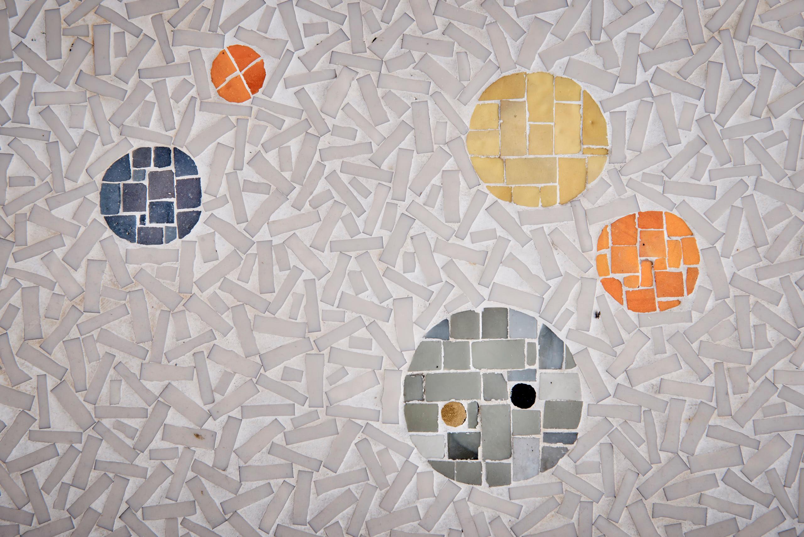 Signierter Mosaik-Couchtisch von Berthold Muller auf Holzsockel, Deutschland, 1958 im Angebot 1