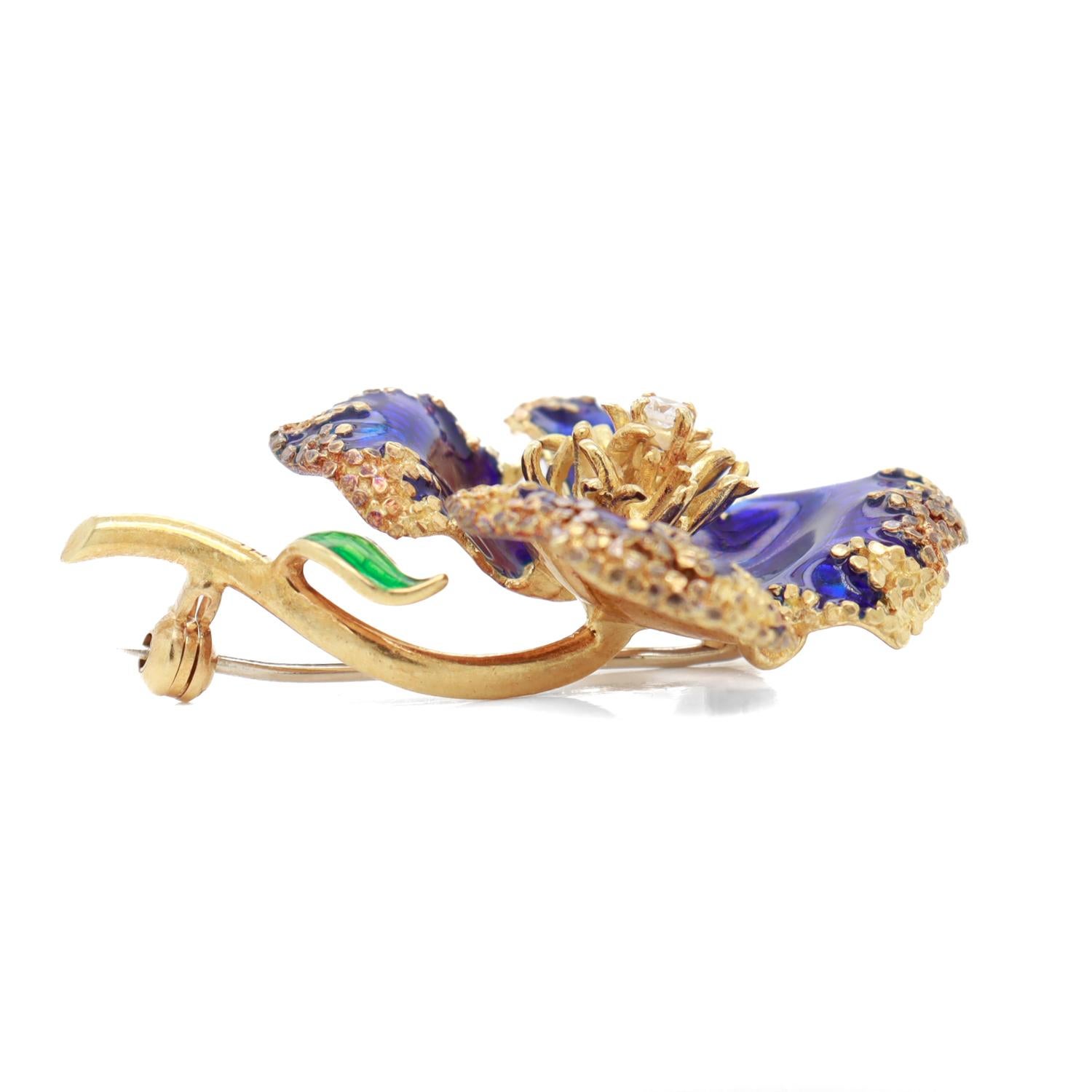 Signed Birks Mid-Century Modern 18K Yellow Gold, Enamel, & Diamond Flower Brooch For Sale 2