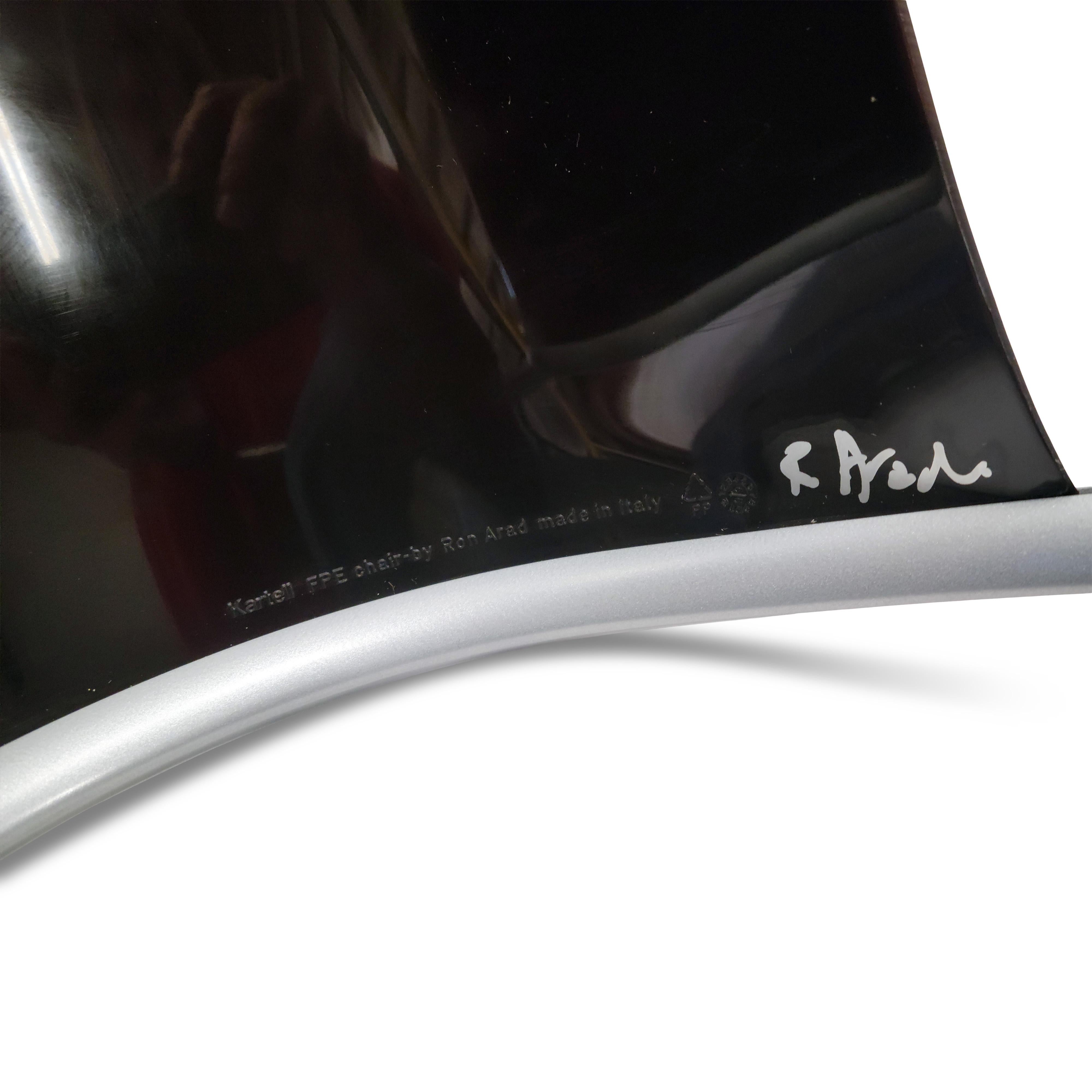 Schwarzer FPE-Stuhl von Ron Arad für Kartell, signiert (20. Jahrhundert) im Angebot