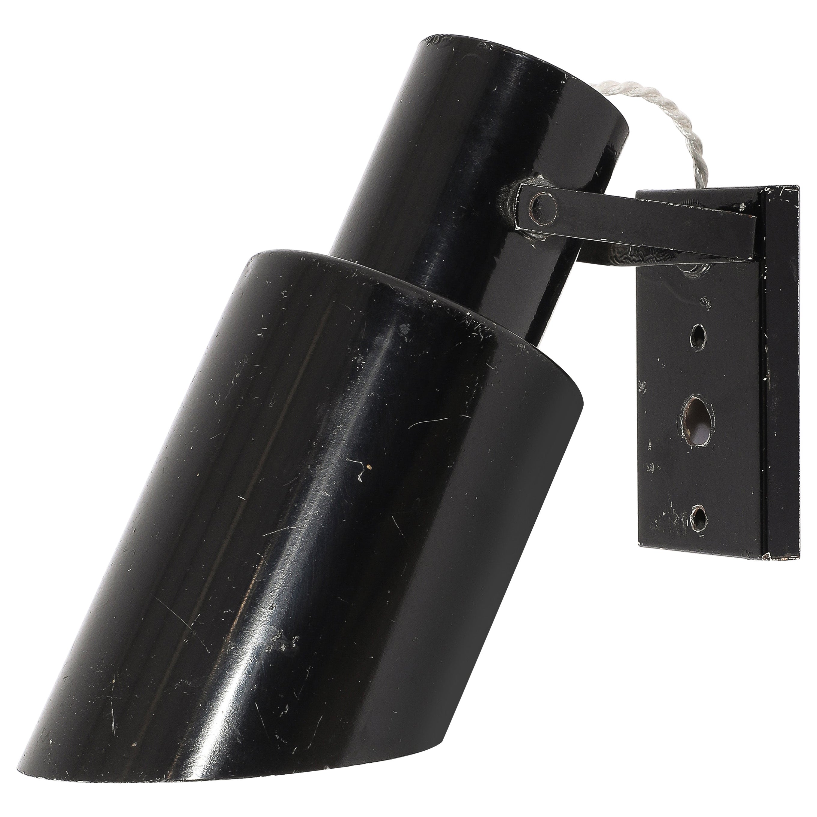 Signierte schwarze Tole "Applique Volante" Plug In Sconces von Lita - Frankreich 1960er Jahre im Angebot