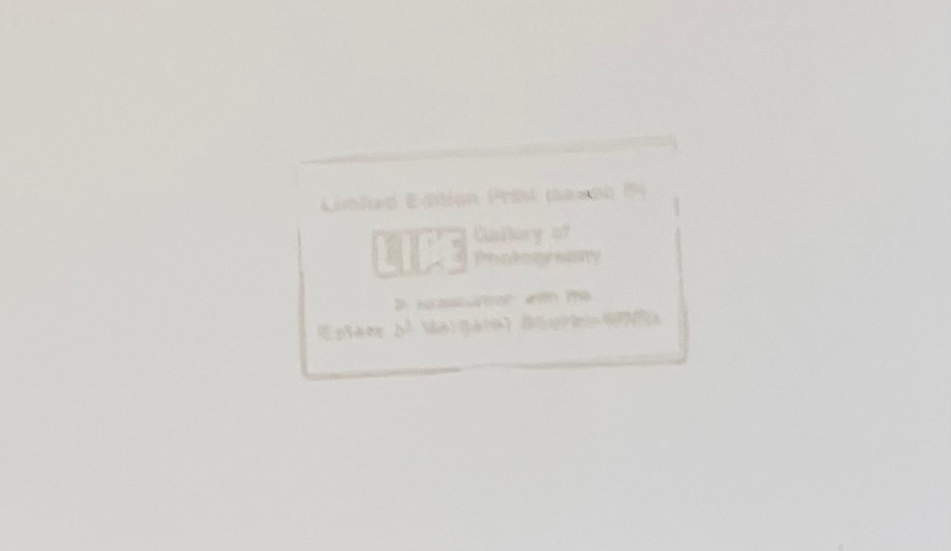 Signierte Schwarz-Weiß-Fotografie 